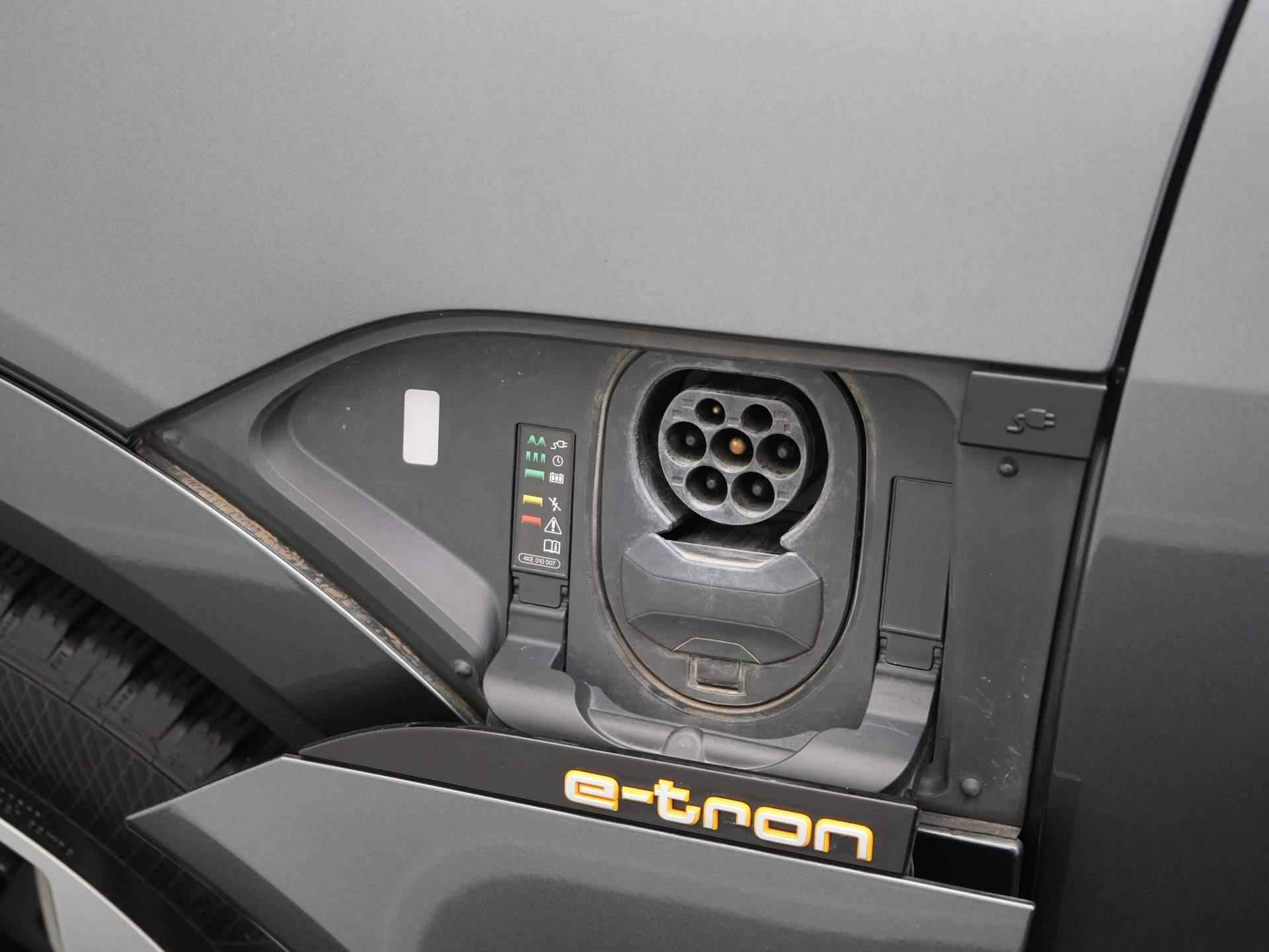 Audi E-Tron 50 Quattro Launch edition Black 71 kWh S-Line | Navi | Clima | Adaptive Cruise | LED | Panoramadak | Trekhaak | 20" - 51/57