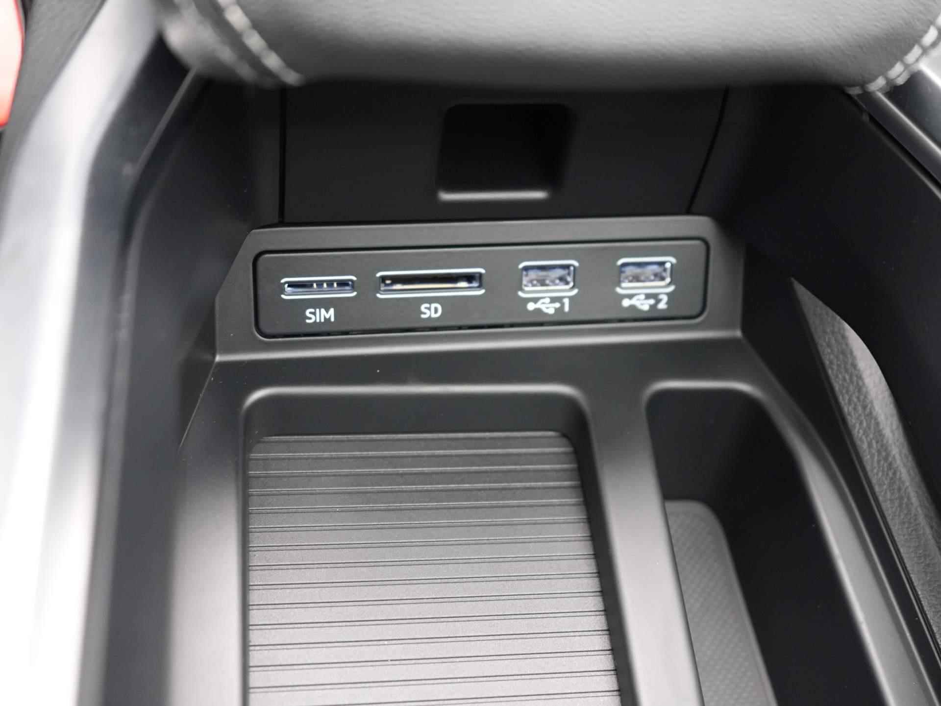 Audi E-Tron 50 Quattro Launch edition Black 71 kWh S-Line | Navi | Clima | Adaptive Cruise | LED | Panoramadak | Trekhaak | 20" - 52/57
