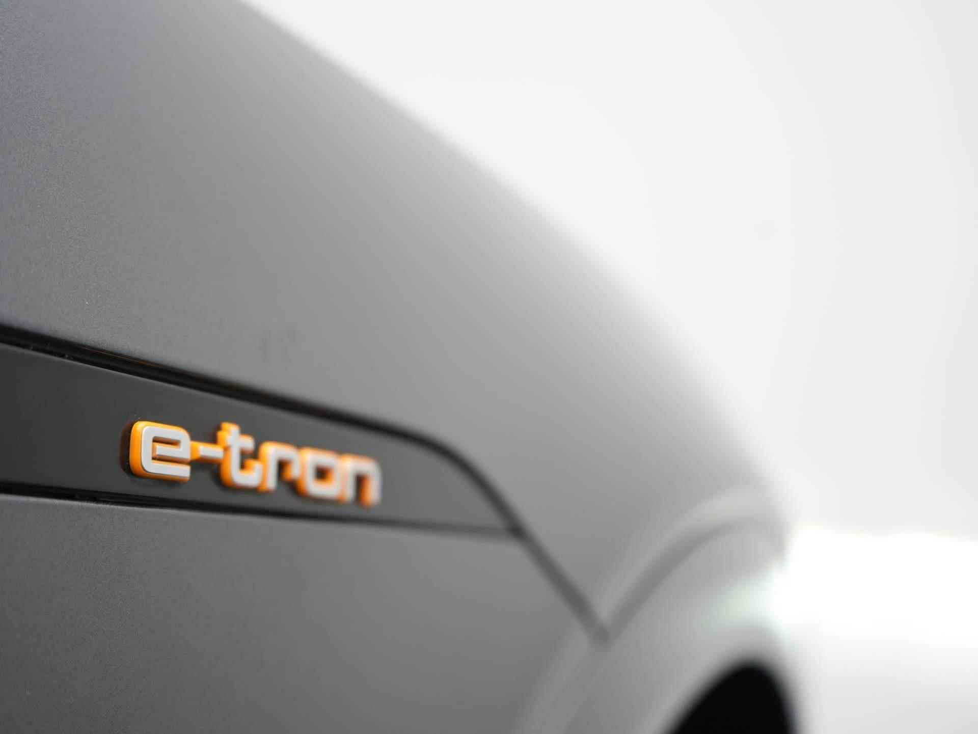 Audi E-Tron 50 Quattro Launch edition Black 71 kWh S-Line | Navi | Clima | Adaptive Cruise | LED | Panoramadak | Trekhaak | 20" - 53/57