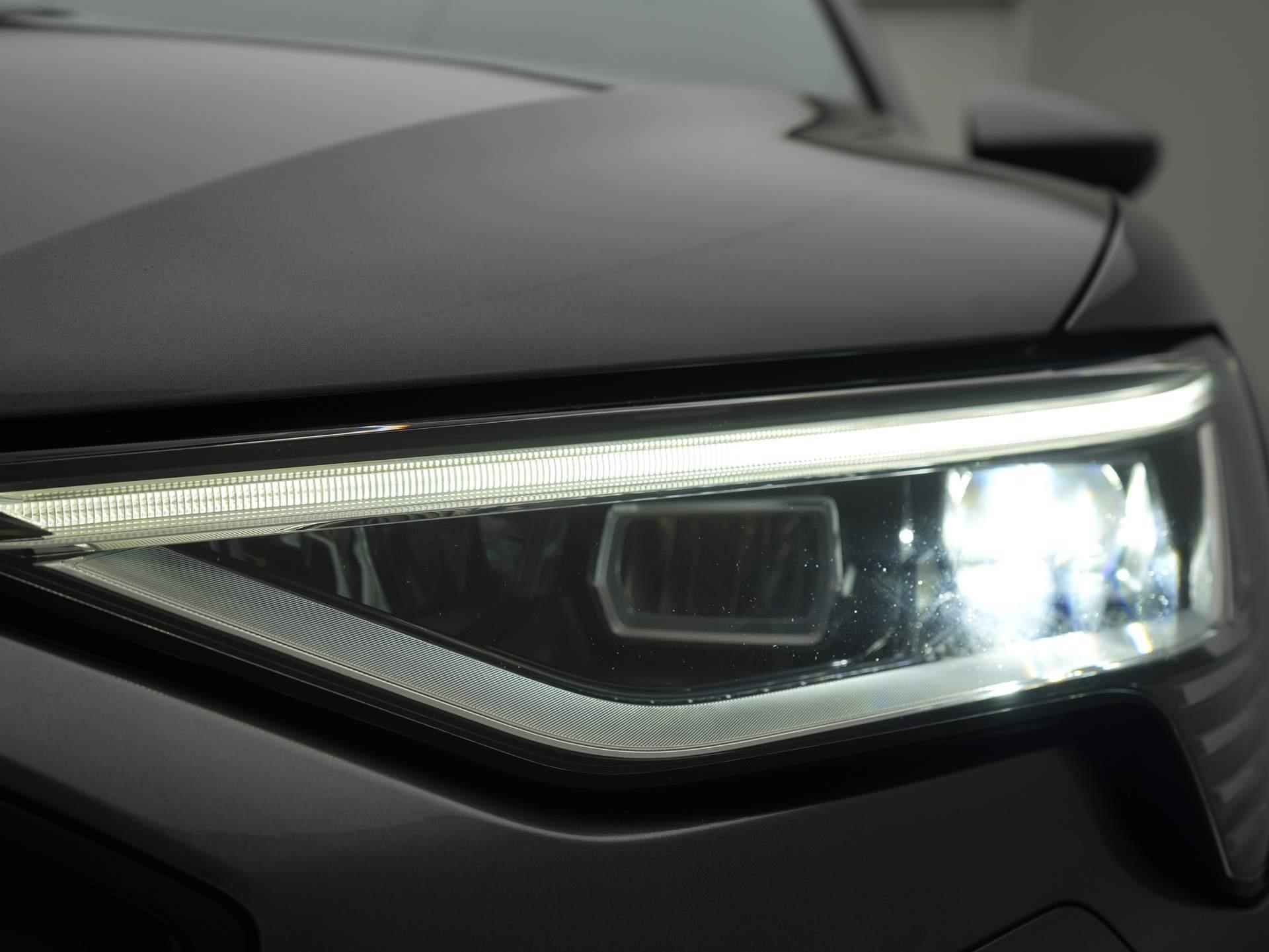 Audi E-Tron 50 Quattro Launch edition Black 71 kWh S-Line | Navi | Clima | Adaptive Cruise | LED | Panoramadak | Trekhaak | 20" - 55/57