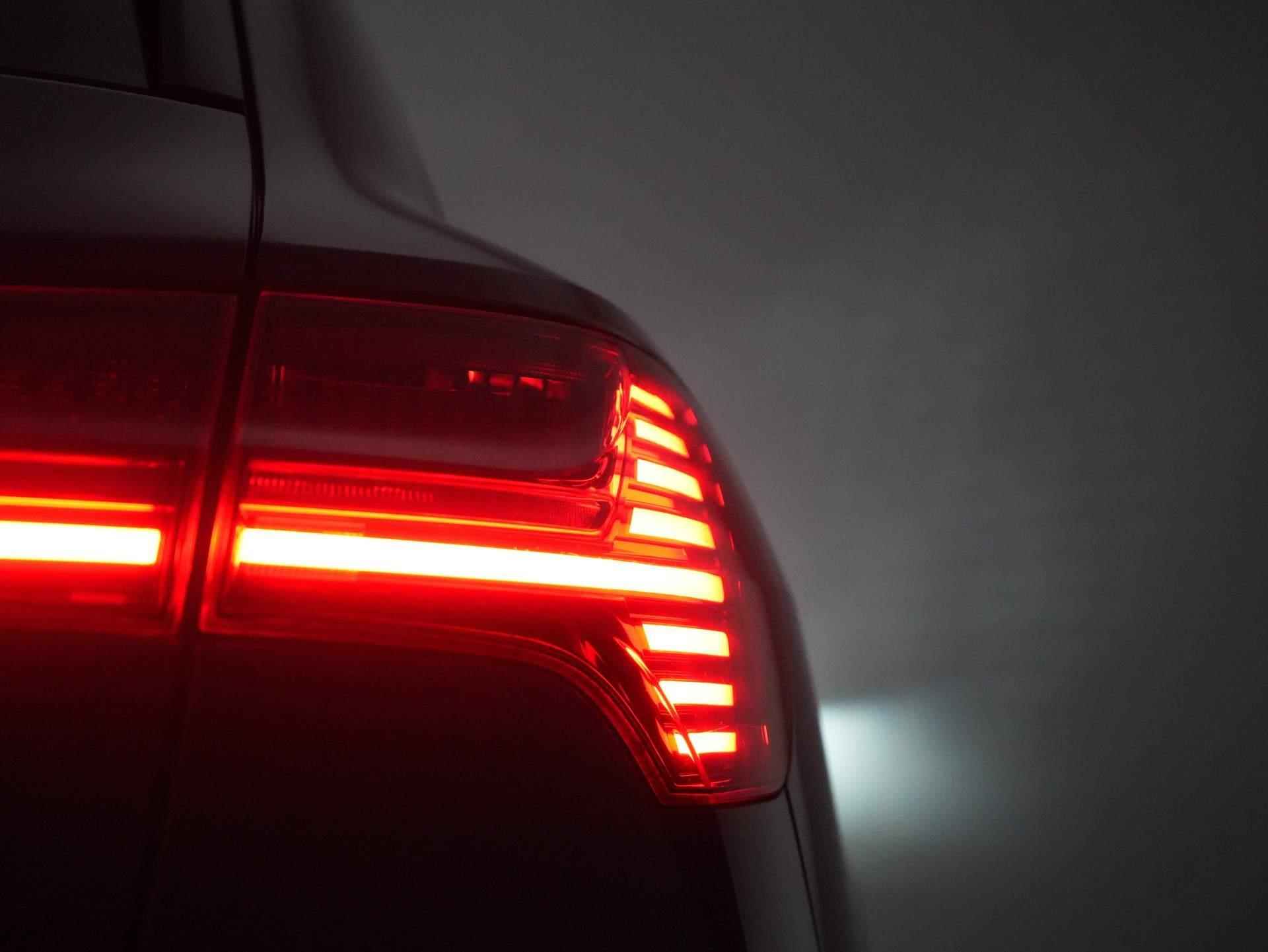 Audi E-Tron 50 Quattro Launch edition Black 71 kWh S-Line | Navi | Clima | Adaptive Cruise | LED | Panoramadak | Trekhaak | 20" - 57/57