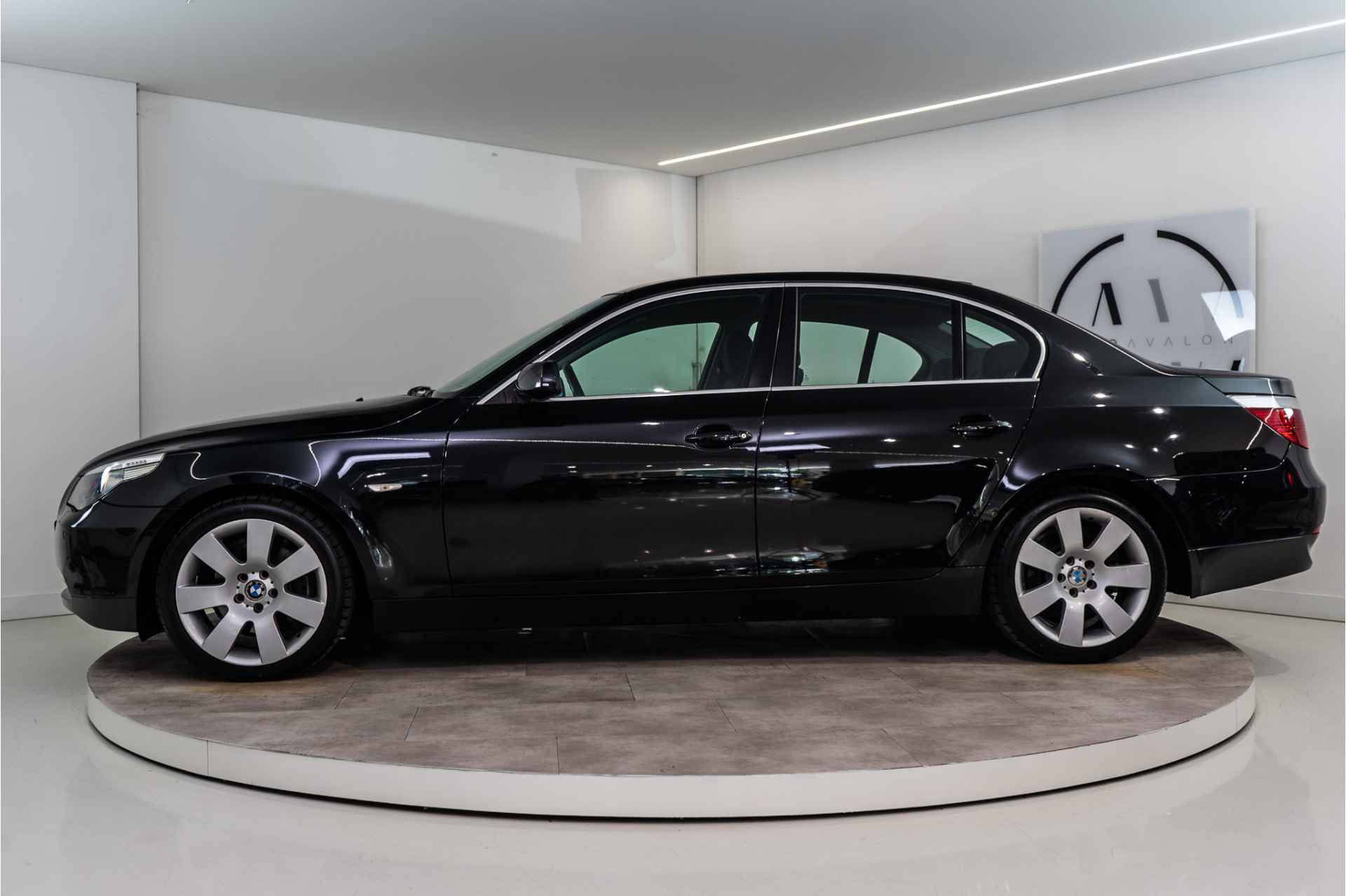 BMW 5 Serie 520i Executive 170PK | YOUNGTIMER | NL AUTO+NAP | Trekhaak | Airco | Cruise Control - 2/30