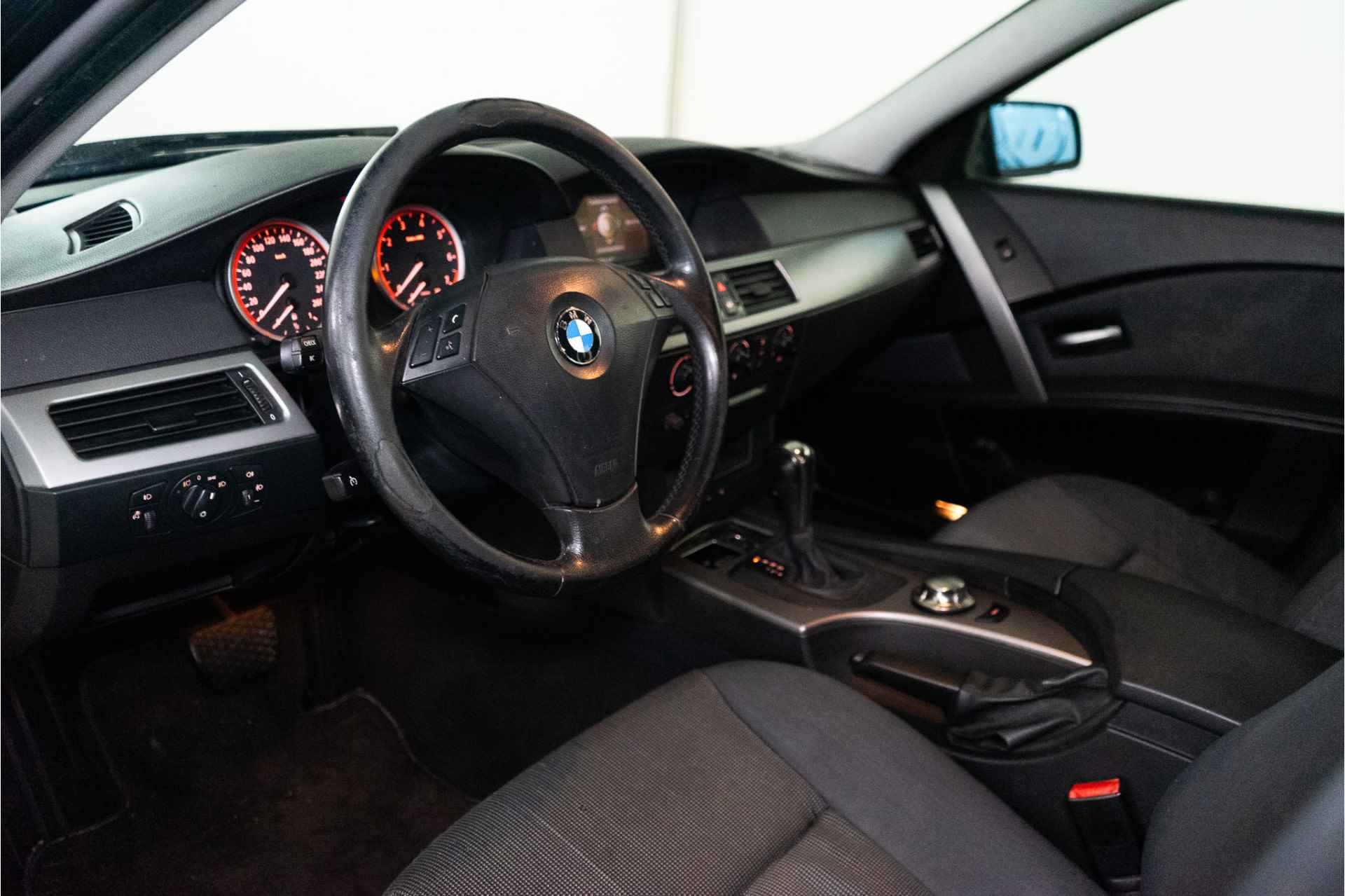 BMW 5 Serie 520i Executive 170PK | YOUNGTIMER | NL AUTO+NAP | Trekhaak | Airco | Cruise Control - 17/30