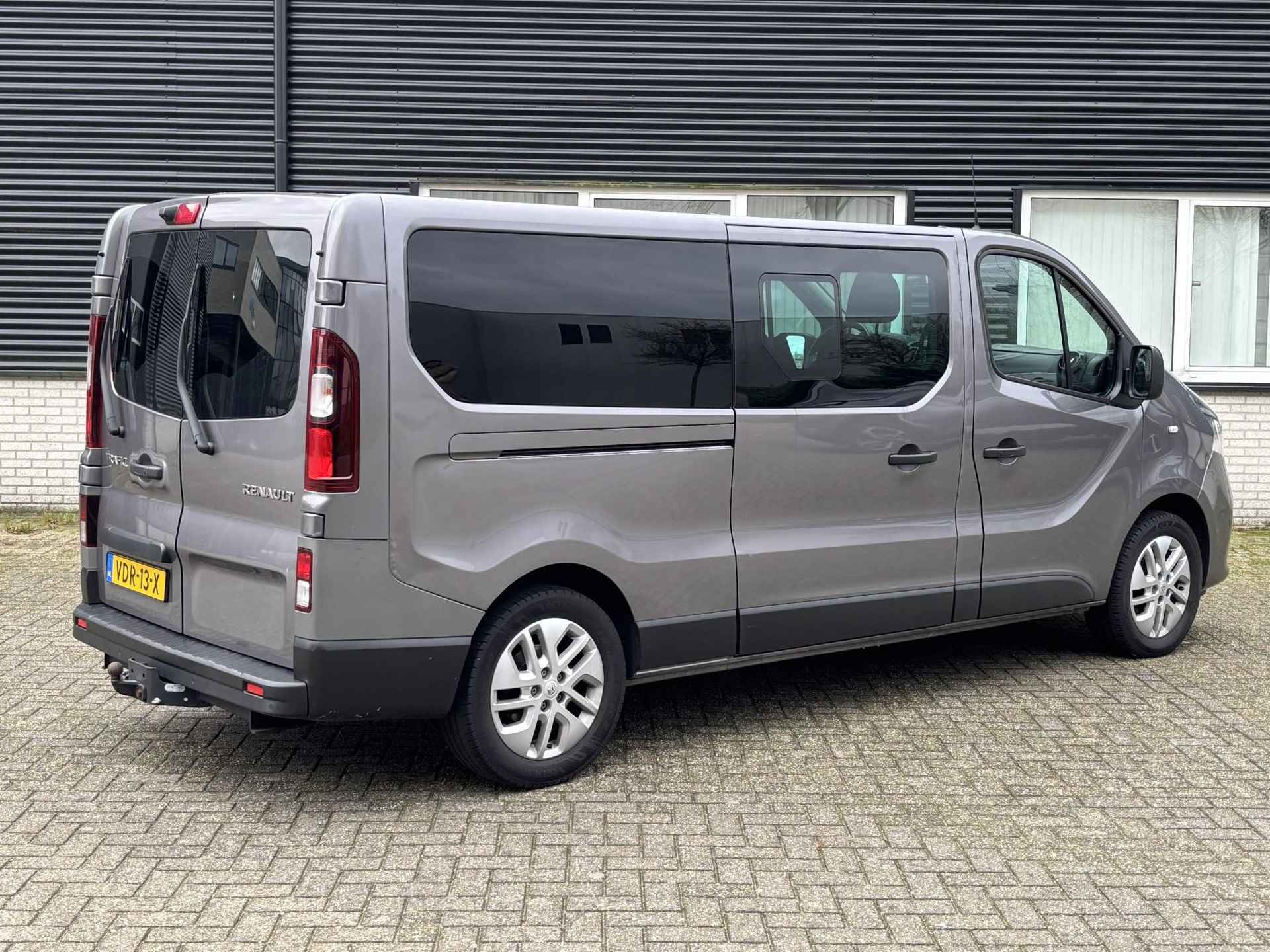 Renault Trafic 2.0 dCi 170 T29 L2H1 DC Luxe AUTOMAAT / Navigatie-pakket / Pack Visibilité / Achteruitrijcamera / Zijschuifdeur links + rechts / Trekhaak / Automatische airco / Keyless entry / Passagiersstoel + airbag / - 3/37