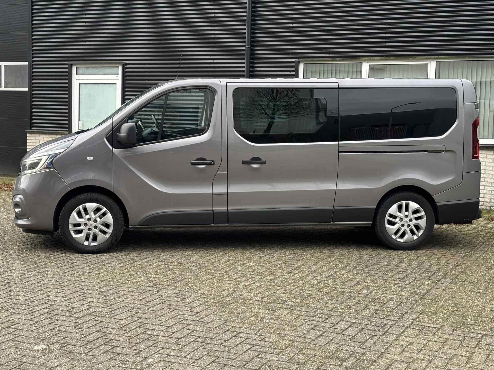 Renault Trafic 2.0 dCi 170 T29 L2H1 DC Luxe AUTOMAAT / Navigatie-pakket / Pack Visibilité / Achteruitrijcamera / Zijschuifdeur links + rechts / Trekhaak / Automatische airco / Keyless entry / Passagiersstoel + airbag / - 11/37