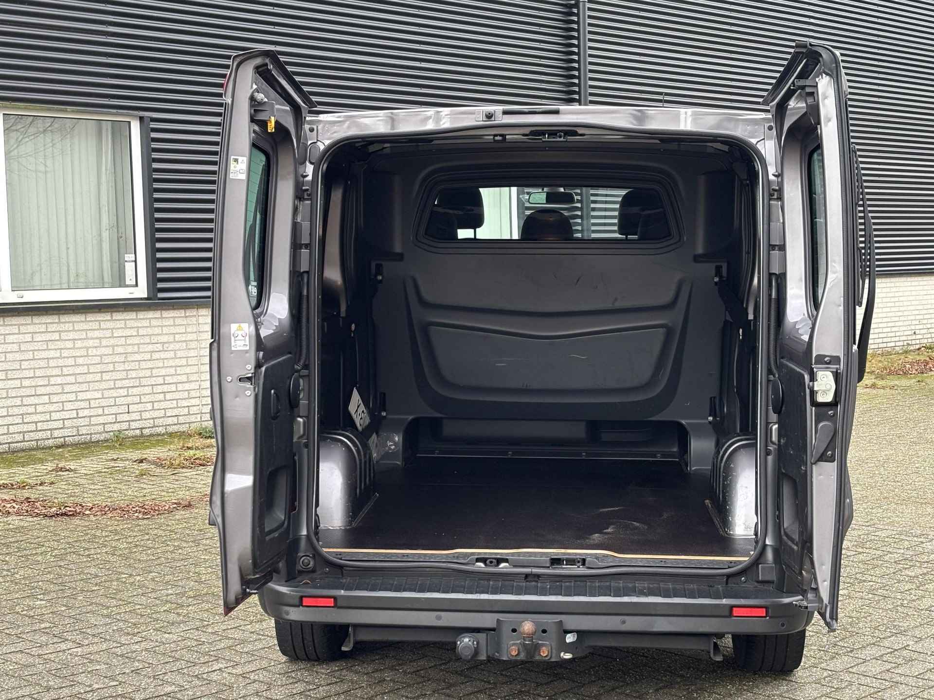 Renault Trafic 2.0 dCi 170 T29 L2H1 DC Luxe AUTOMAAT / Navigatie-pakket / Pack Visibilité / Achteruitrijcamera / Zijschuifdeur links + rechts / Trekhaak / Automatische airco / Keyless entry / Passagiersstoel + airbag / - 15/37