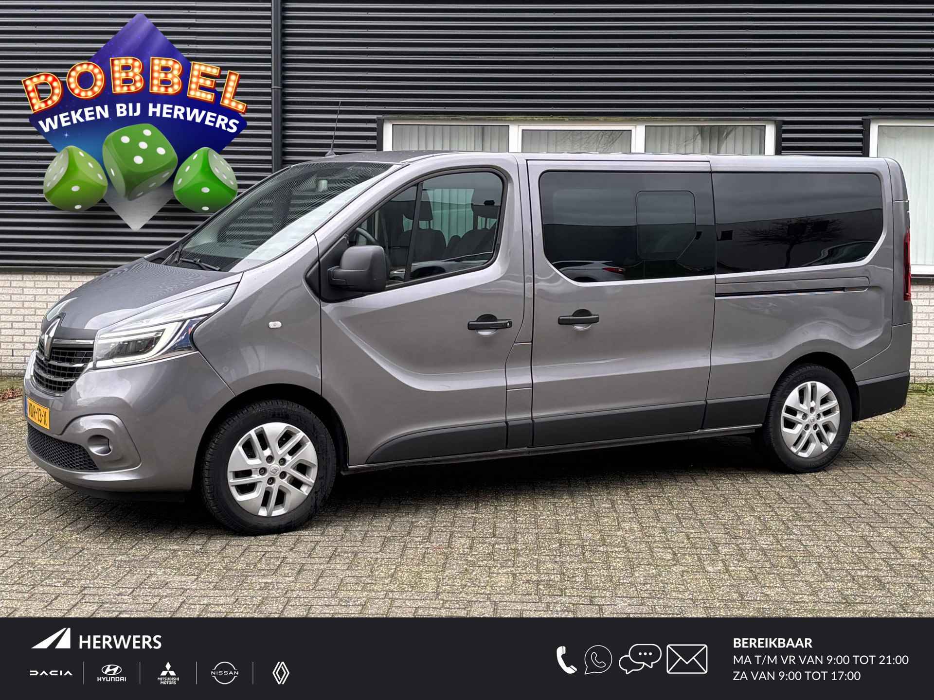 Renault Trafic 2.0 dCi 170 T29 L2H1 DC Luxe AUTOMAAT / Navigatie-pakket / Pack Visibilité / Achteruitrijcamera / Zijschuifdeur links + rechts / Trekhaak / Automatische airco / Keyless entry / Passagiersstoel + airbag / - 1/37