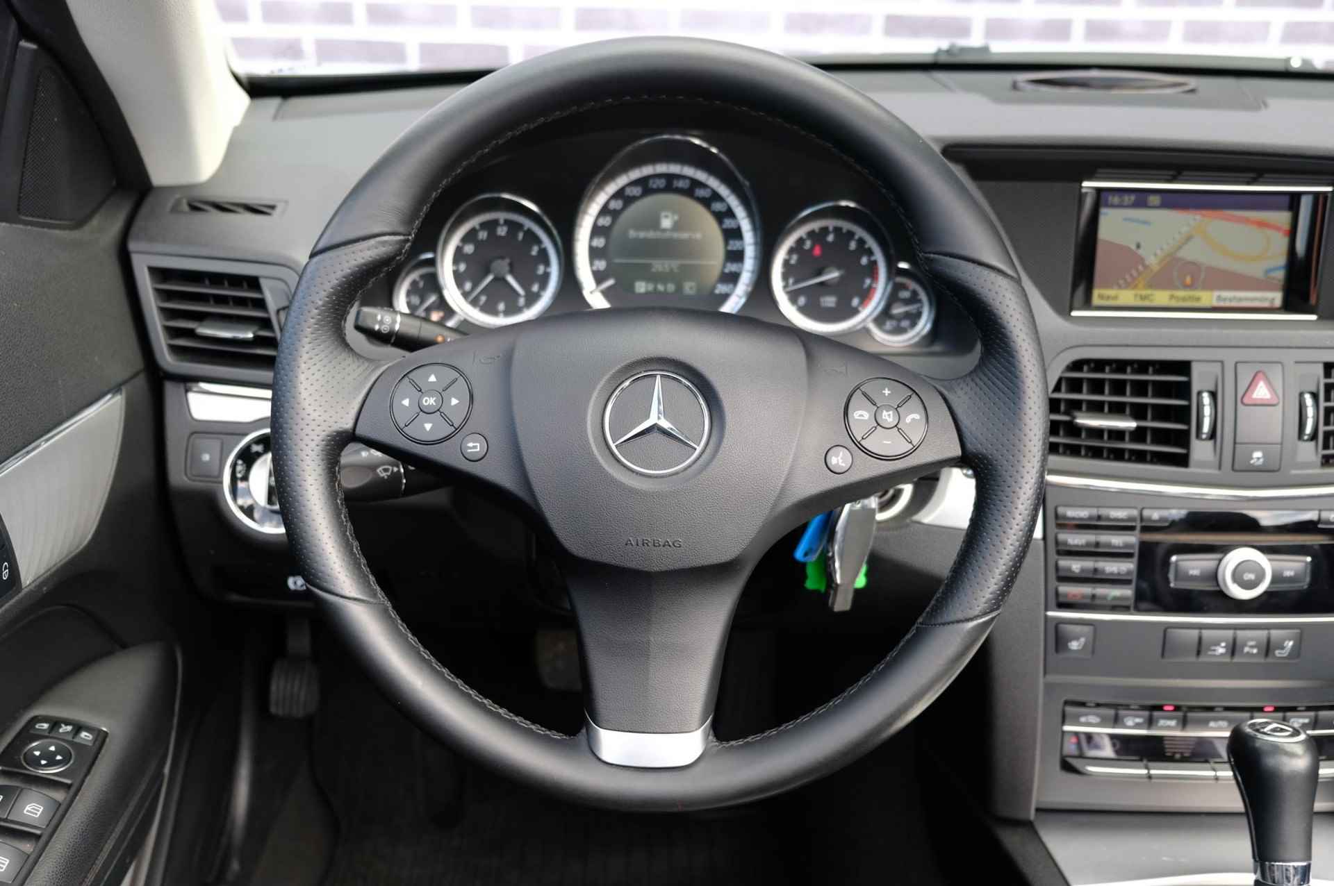 Mercedes-Benz E-klasse Cabrio 200 CGI Elegance | Bi-Xenon | Cruise Control | Lederen Bekleding | Soft Top | Voorstoelen Verwarmd | Automaat | Parkeersensoren voor & achter | Navigatie | Bluetooth | - 25/35