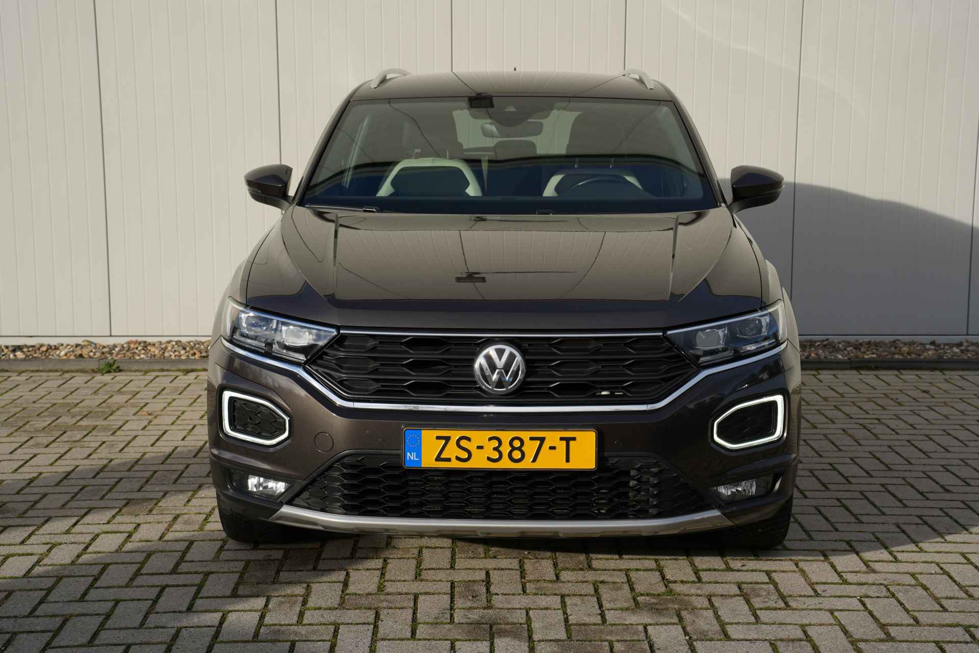 Volkswagen T-Roc 1.5 TSI Sport Automaat | Navigatie | Digitaal Dashboard | Camera - 8/33