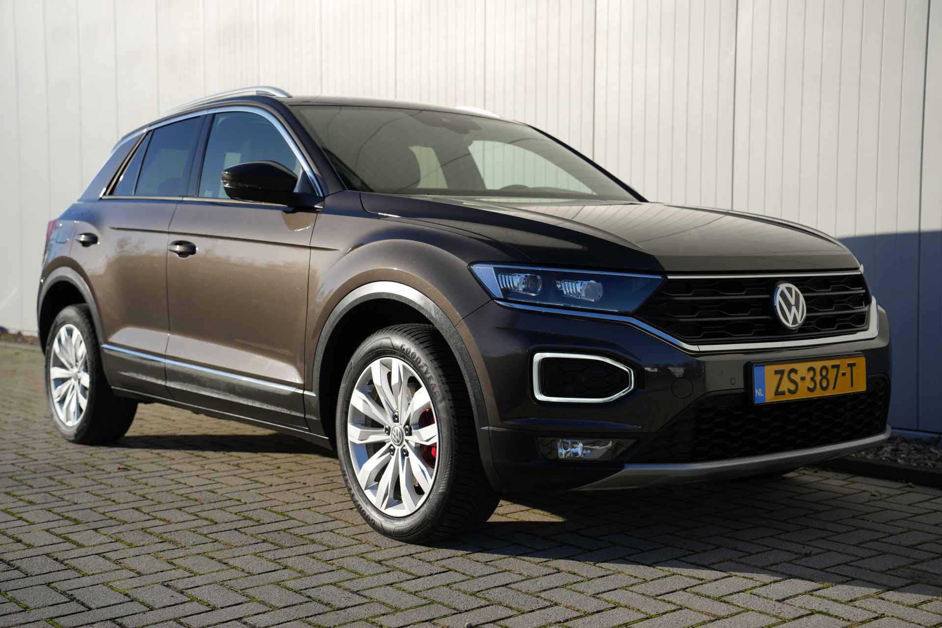 Volkswagen T-Roc 1.5 TSI Sport Automaat | Navigatie | Digitaal Dashboard | Camera - 10/33