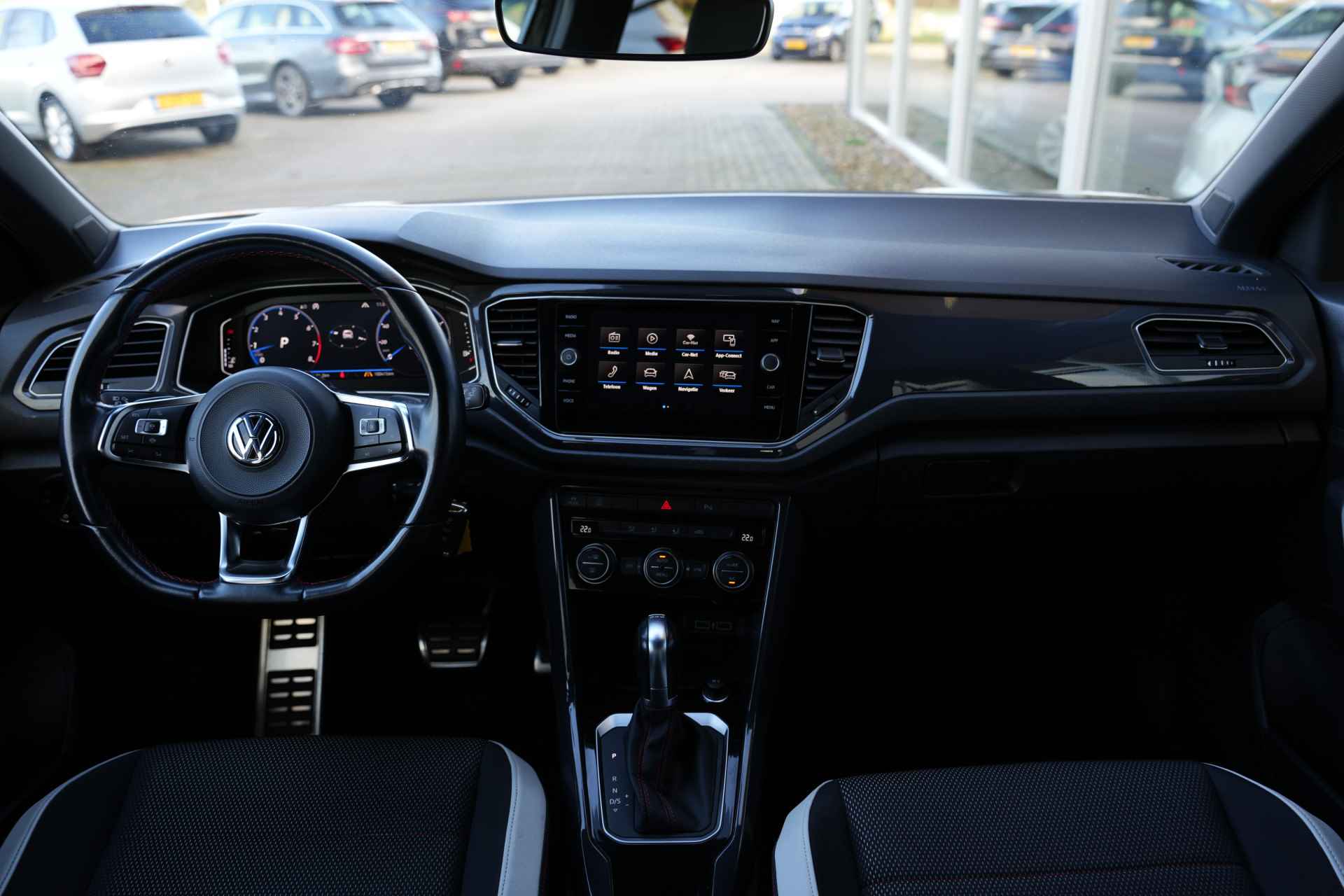 Volkswagen T-Roc 1.5 TSI Sport Automaat | Navigatie | Digitaal Dashboard | Camera - 27/33