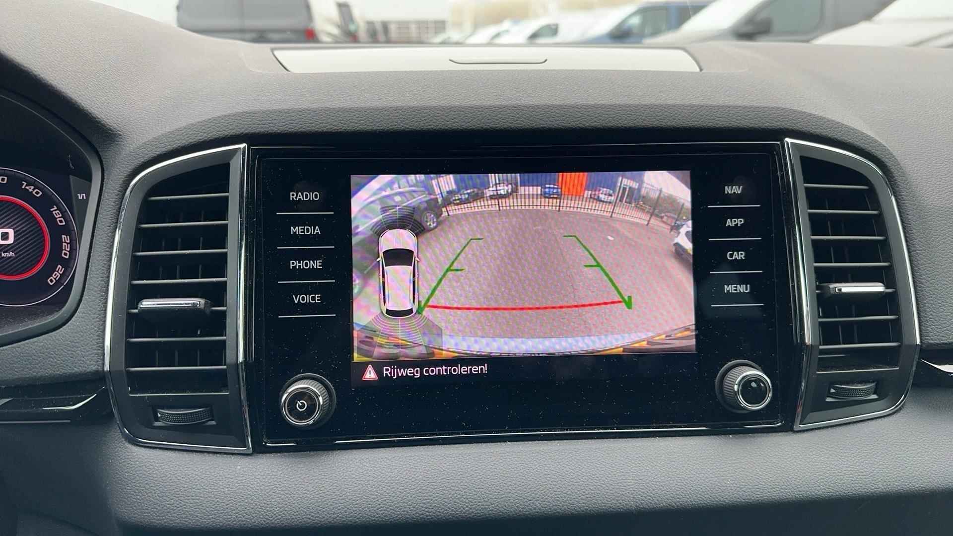 Skoda Karoq 1.5 TSI ACT Sportline Business 150 PK | Trekhaak | Navigatie | Achteruitrijcamera | Parkeersensoren | Elektrische Achterklep | Virtual cockpit | Apple Carplay & Andriod Auto | Lichtmetalen Velgen | Stoelverwarming | Climate Control | - 23/30