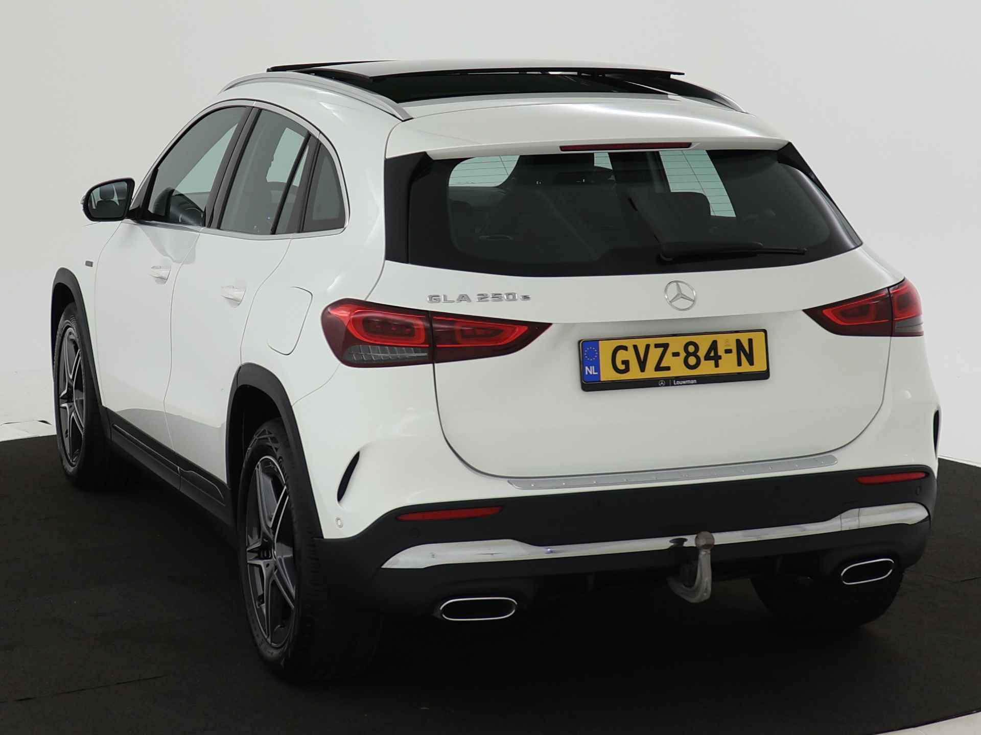 Mercedes-Benz GLA 250 e AMG Plug-In Hybride | Trekhaak | Panorama Schuif-Kanteldak | AMG Styling | Night Pakket | Spiegelpakket | Inclusief 24 maanden MB Certified garantie voor Europa. - 16/45