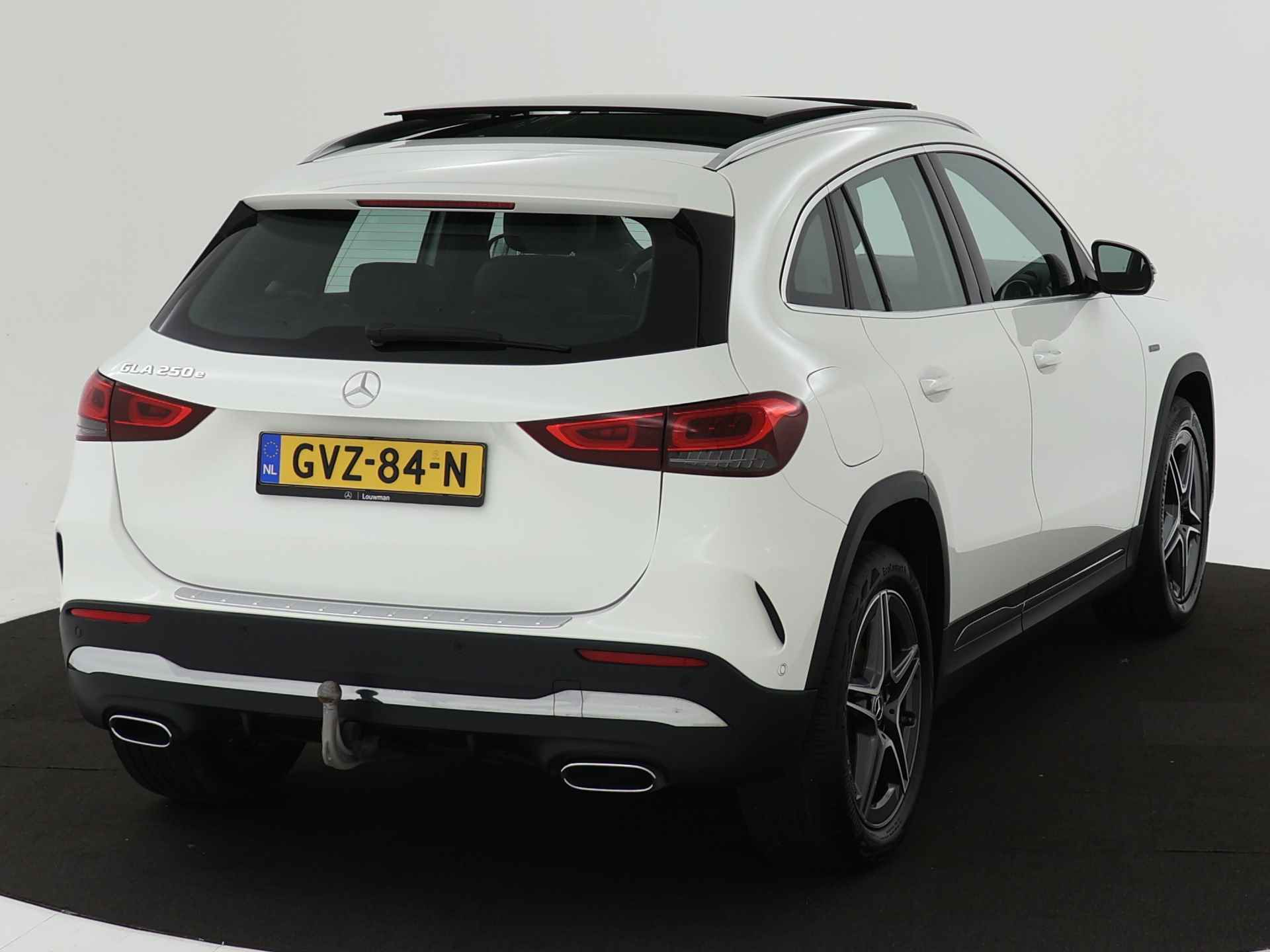 Mercedes-Benz GLA 250 e AMG Plug-In Hybride | Trekhaak | Panorama Schuif-Kanteldak | AMG Styling | Night Pakket | Spiegelpakket | Inclusief 24 maanden MB Certified garantie voor Europa. - 17/45