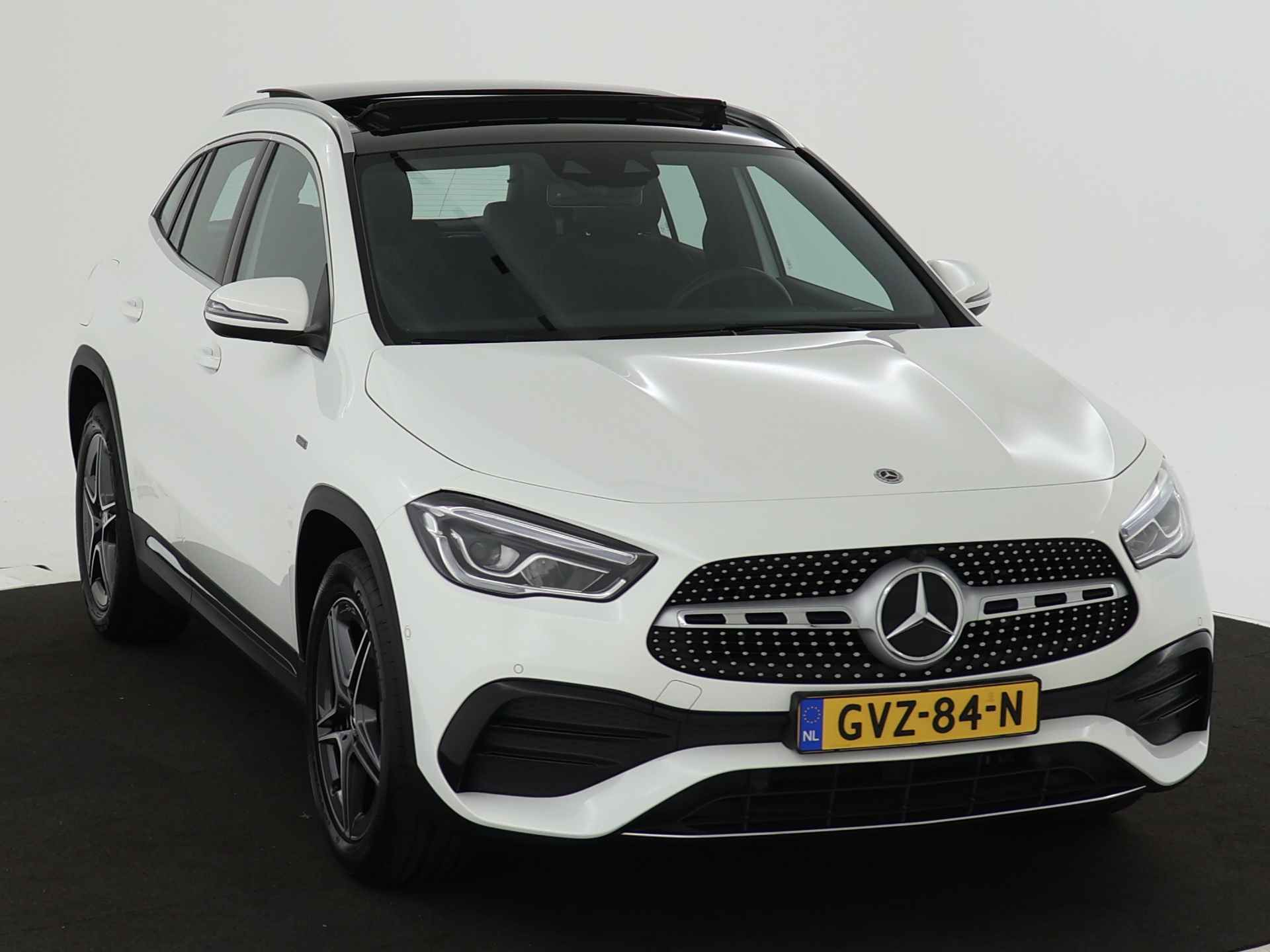 Mercedes-Benz GLA 250 e AMG Plug-In Hybride | Trekhaak | Panorama Schuif-Kanteldak | AMG Styling | Night Pakket | Spiegelpakket | Inclusief 24 maanden MB Certified garantie voor Europa. - 28/45