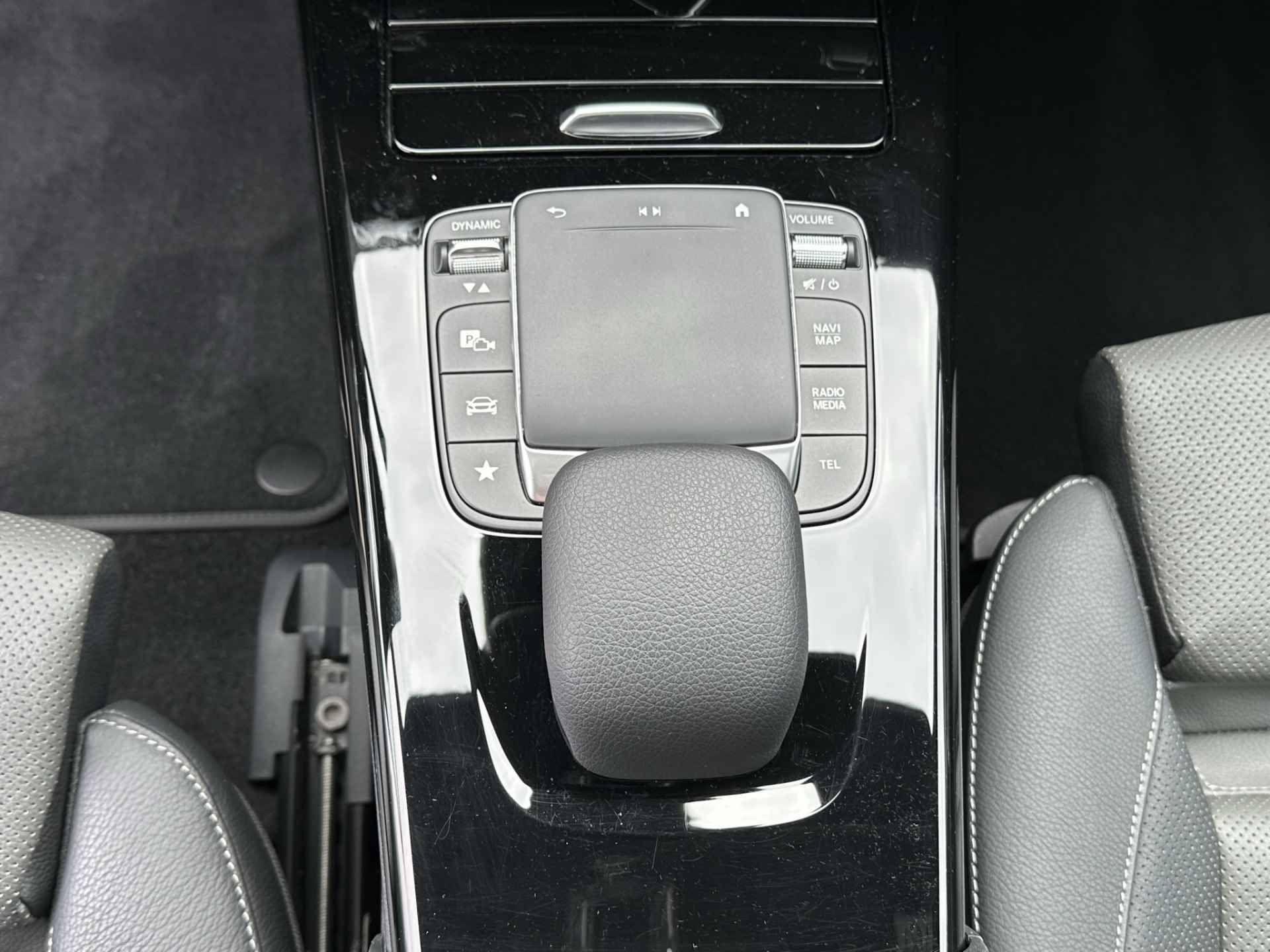 Mercedes-Benz A-Klasse 250 e AMG Line | Adapt.Cruise | Burmester | Massagestoel | Stoelkoeling | Pano | Keyless | Apple Carplay | PDC - 32/91