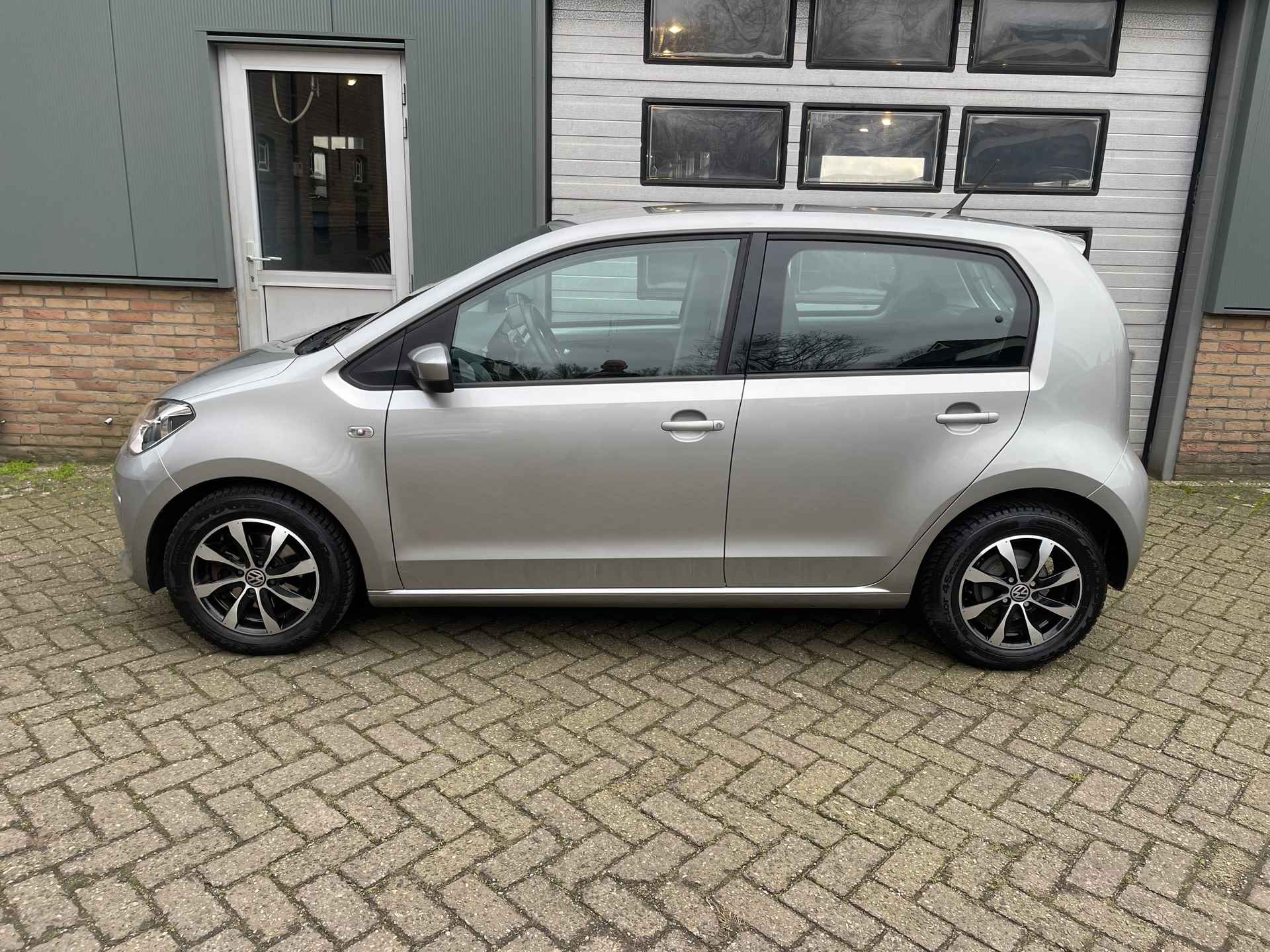 Volkswagen Up! 1.0 move up! BlueMotion Automaat - 2/17