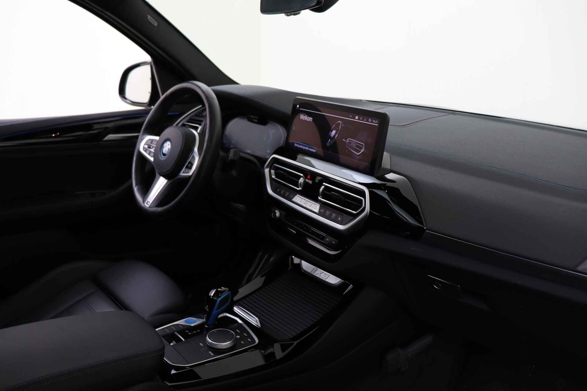 BMW iX3 High Executive / Trekhaak / Sportstoelen / Stoelverwarming / Adaptieve LED / Parking Assistant Plus / Head-Up / Harman Kardon / Live Cockpit Professional - 10/67