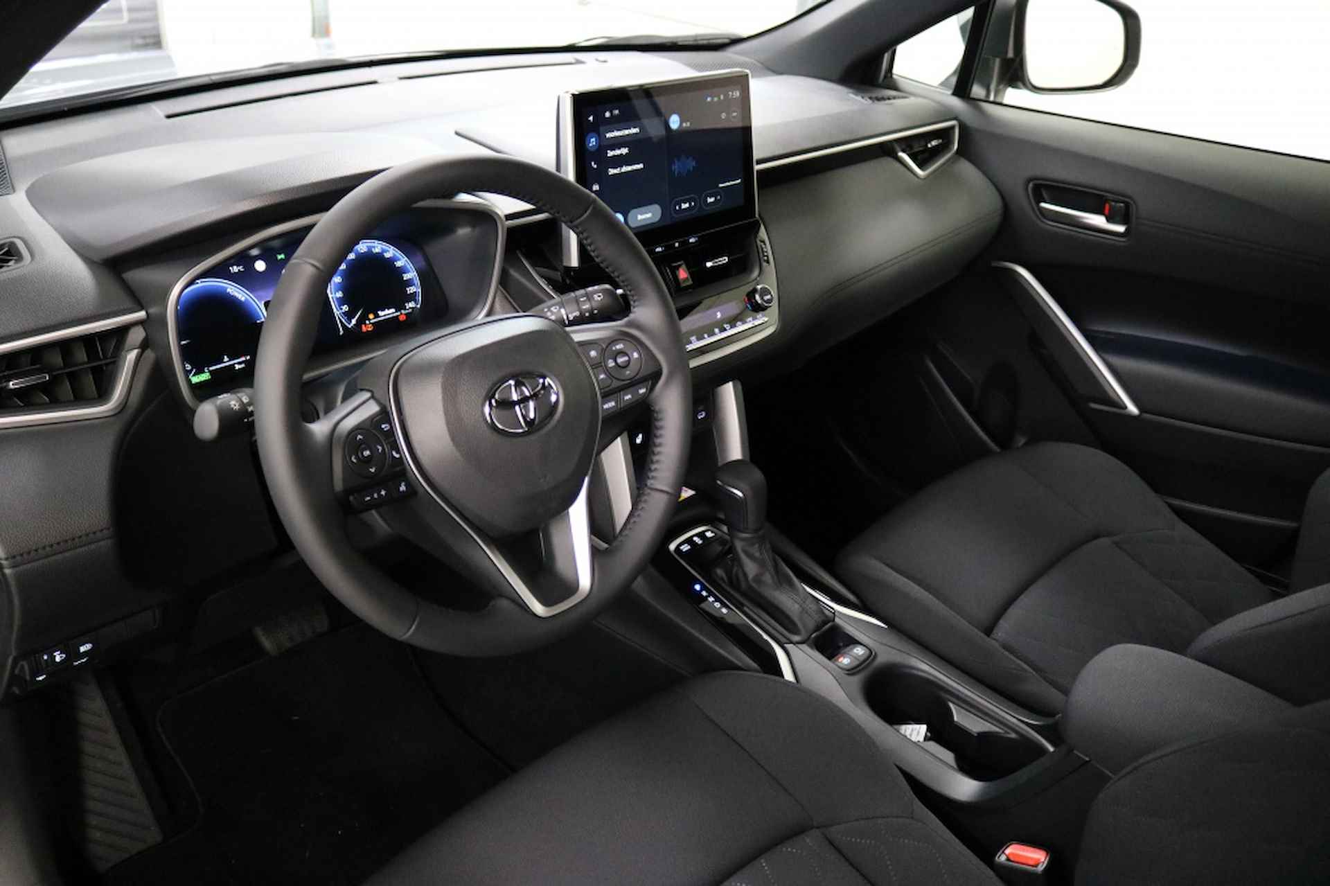 Toyota Corolla Cross Hybrid 140 Style - 10/27