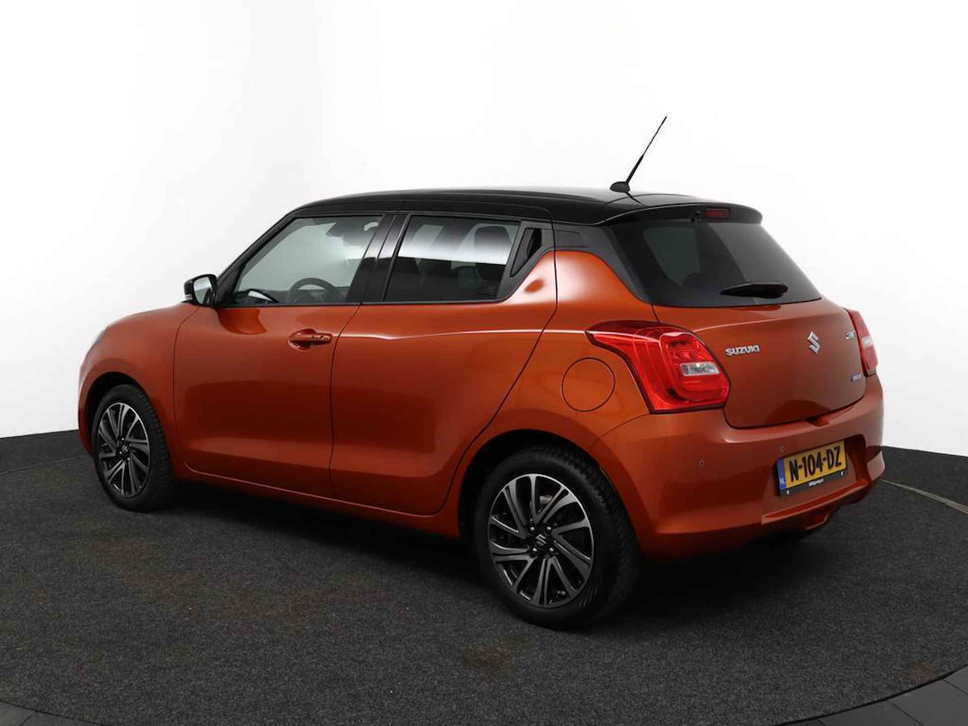 Suzuki Swift 1.2 Style Smart Hybrid | Climate control | Cruise control adaptive | navigatie | camera | stoelverwarming | - 12/51