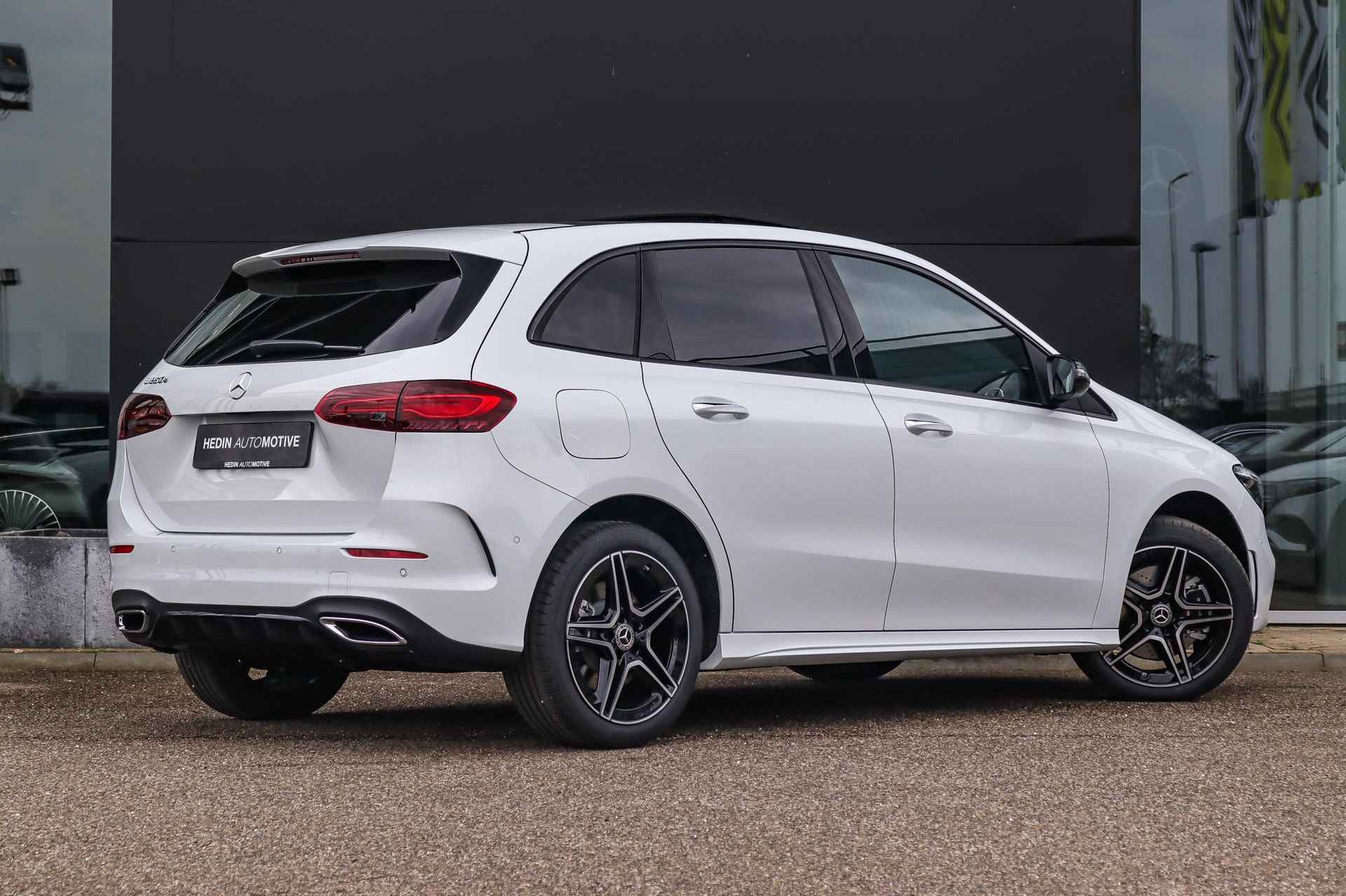 Mercedes-Benz B-Klasse B 250e Automaat Star Edition AMG Line | Advanced Plus Pakket | Nightpakket | Panoramadak - 3/37