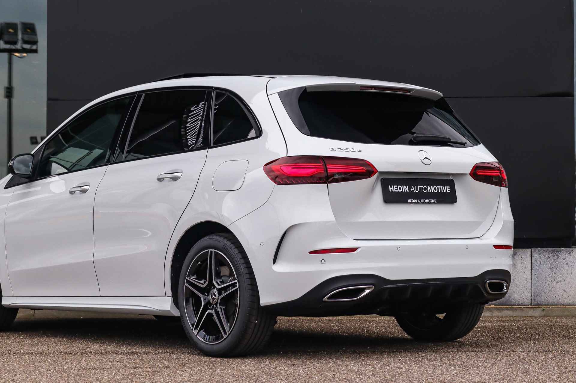 Mercedes-Benz B-Klasse B 250e Automaat Star Edition AMG Line | Advanced Plus Pakket | Nightpakket | Panoramadak - 34/37