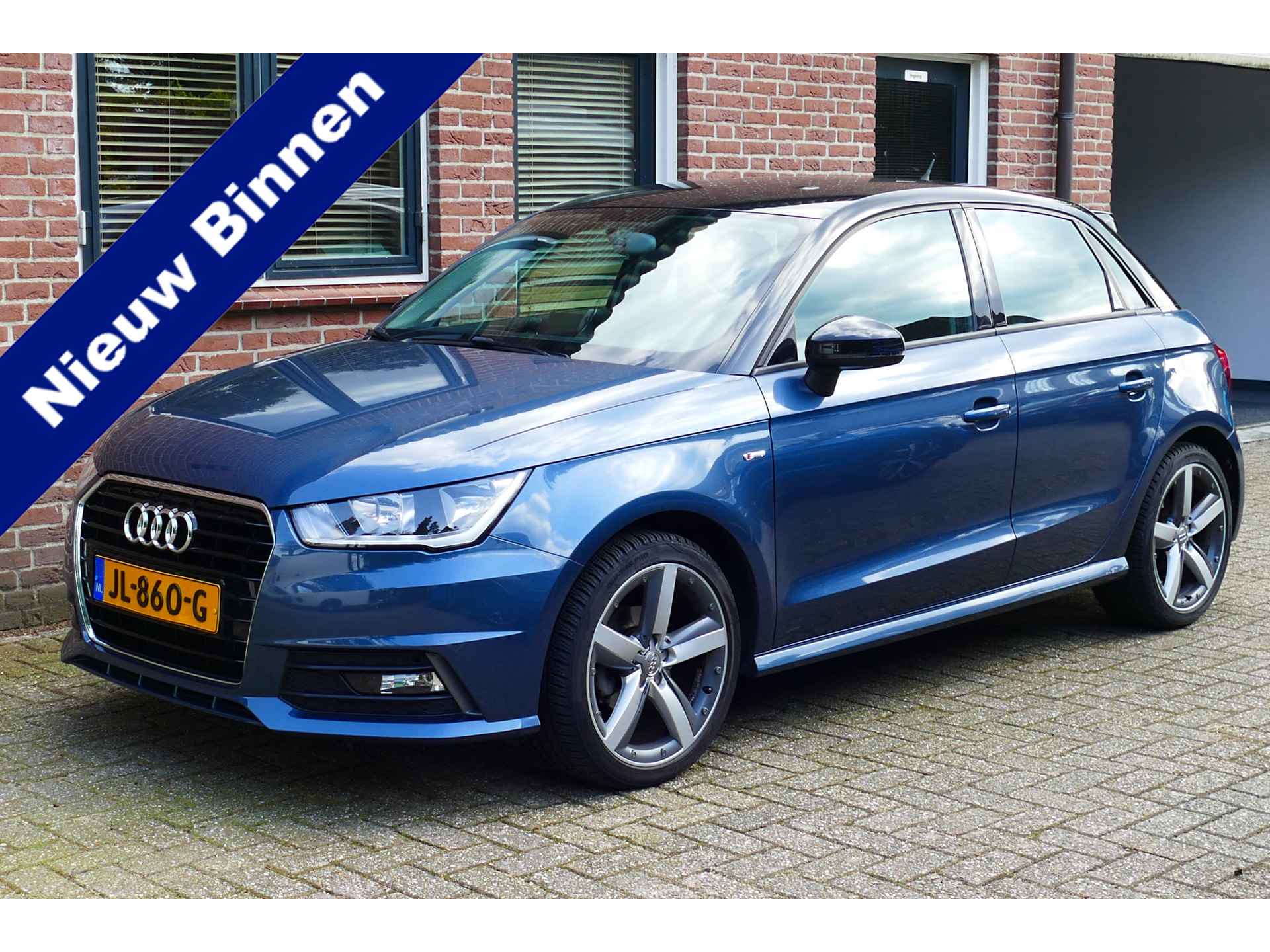 Audi A1 Sportback 1.0 TFSI Design. Zwart Dak, Airco, Cruise, Navi, 17"LM Velgen. - 1/13