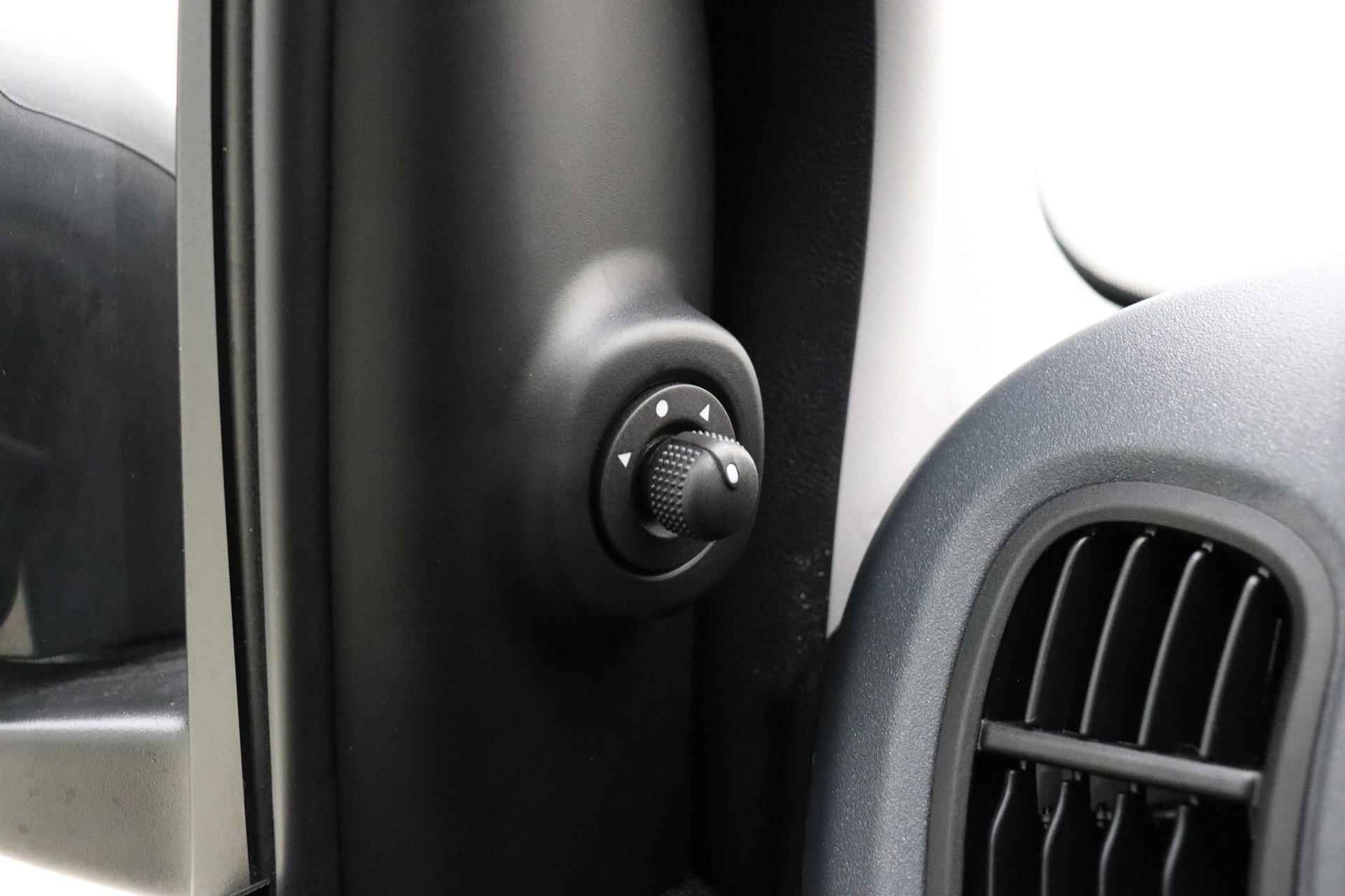 Fiat Panda 1.0 Hybrid | Nieuwe auto | Airco | Bluetooth | 5-zits | Parkeersensoren achter | Metallic lak | Elektrische ramen voor | Elektrisch verstelbare spiegels - 22/26