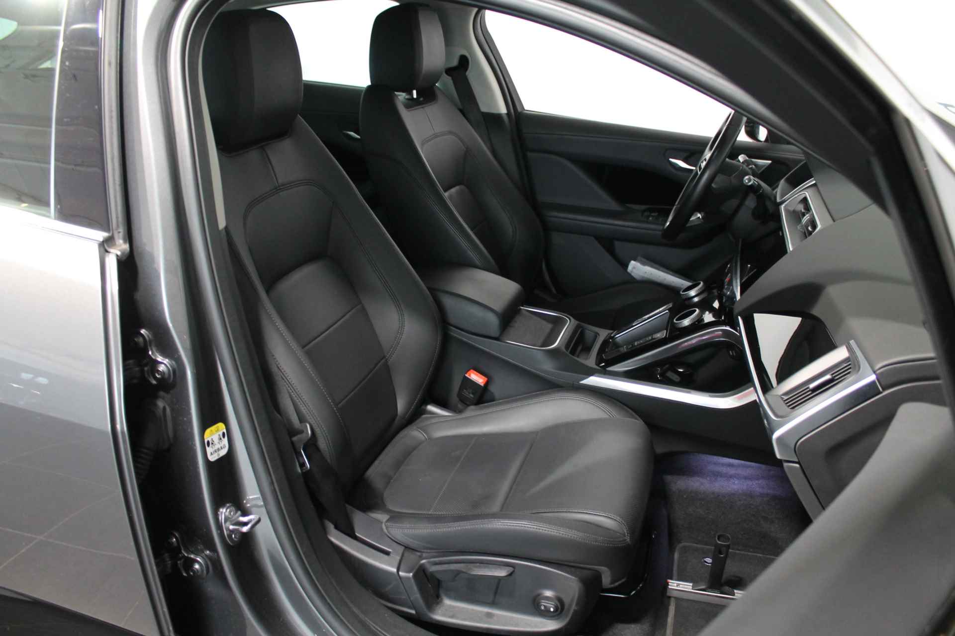 Jaguar I-Pace EV400 400pk AWD Aut S | Leder | Navigatie - 8/19