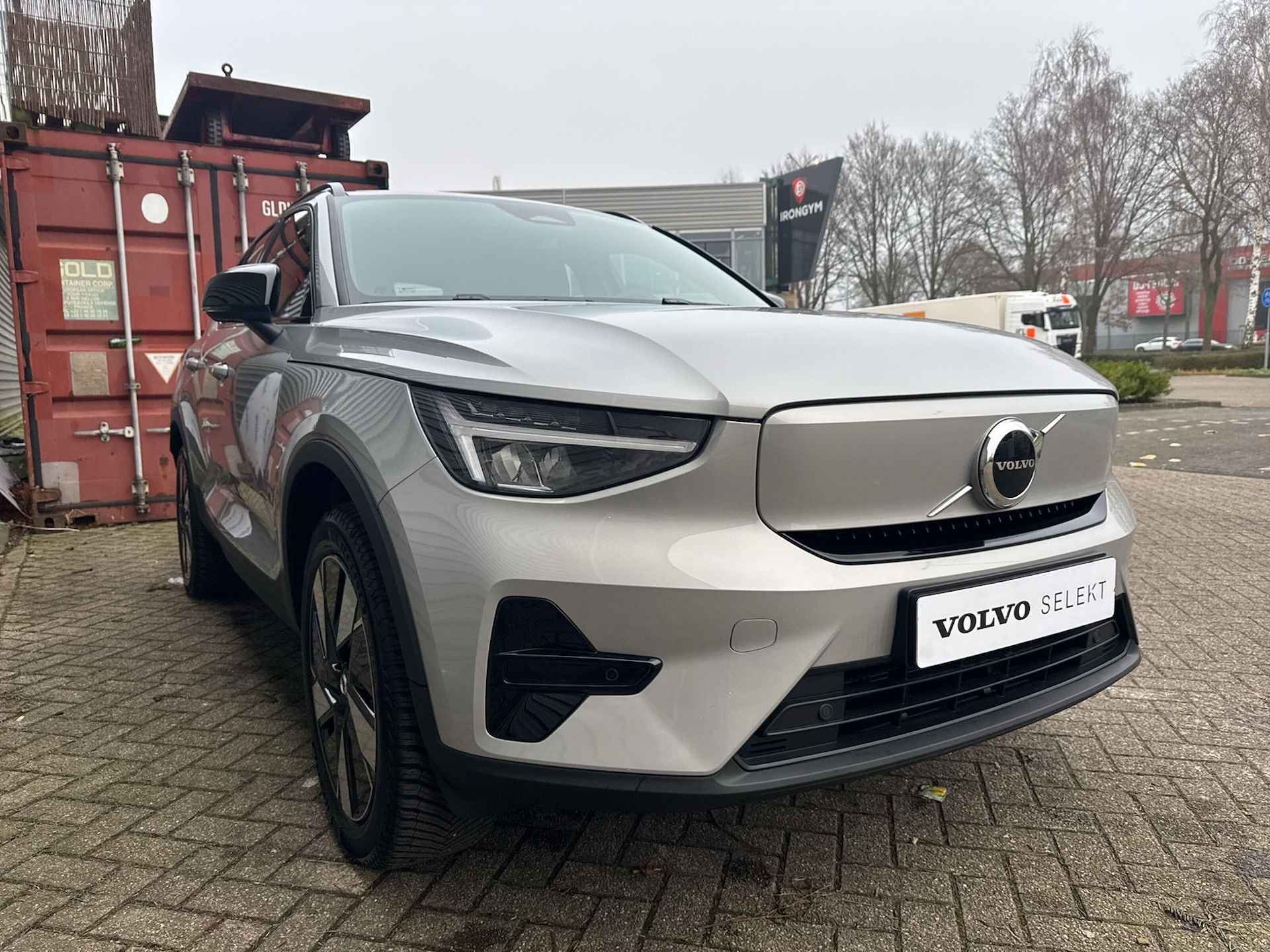 Volvo XC40 Single Motor Extended Range Plus 82 kWh / uit voorraad leverbaar / zonder BPM / inclusief Volvo Subsidie / - 4/28