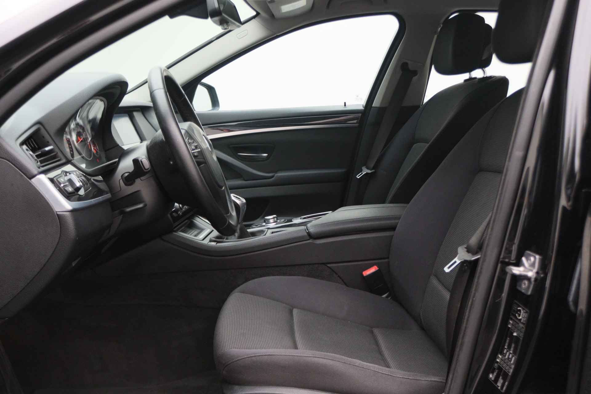 BMW 5 Serie 523i Climate, Elektrische stoelen, Navigatie, Bluetooth, USB, 17'' - 12/38