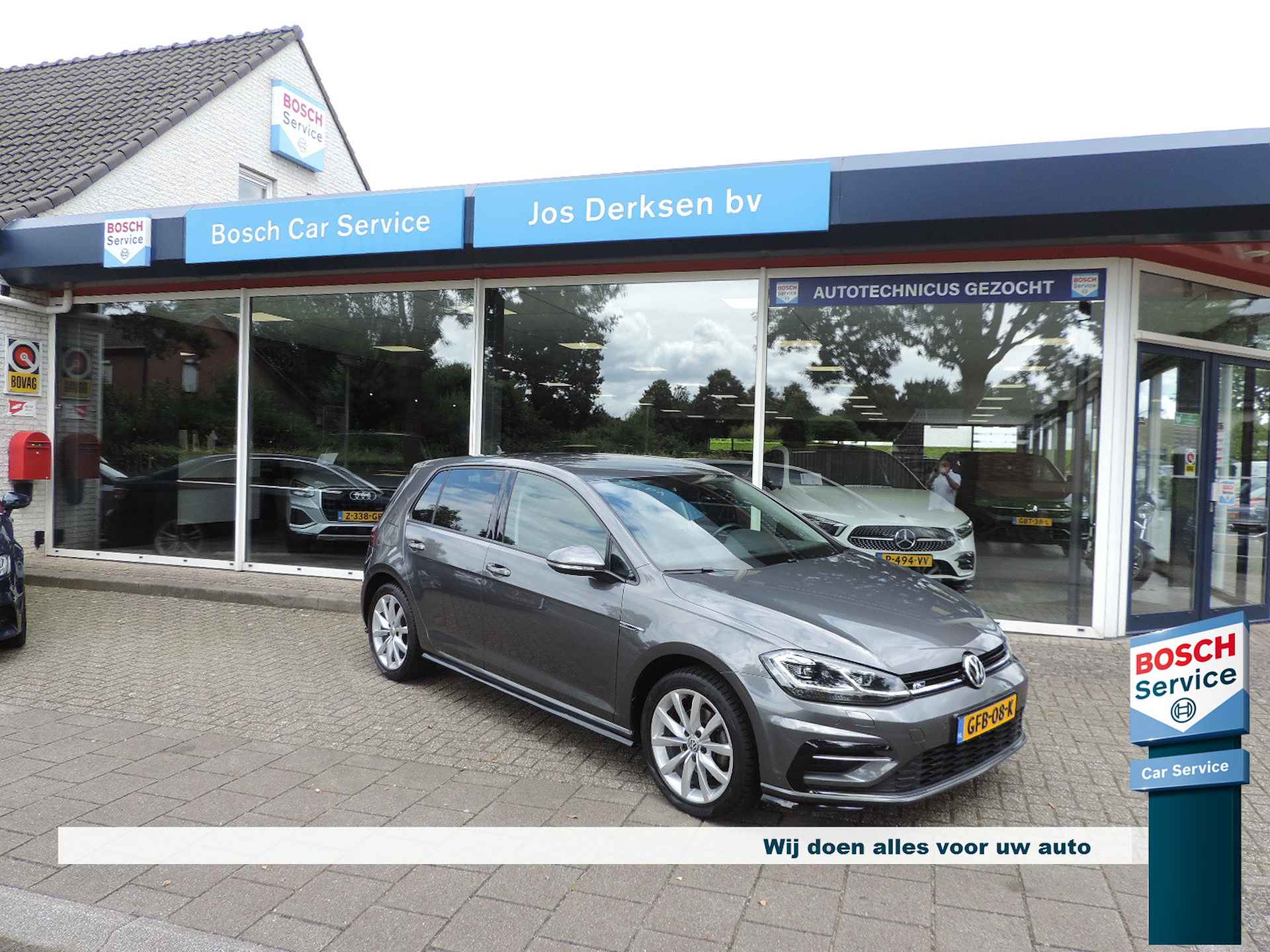 Volkswagen Golf 1.5 TSI 150PK R-Line DSG - ACC | Nav | PDC v+a | Stoelverw. | LED koplampen | CarPlay - 1/40