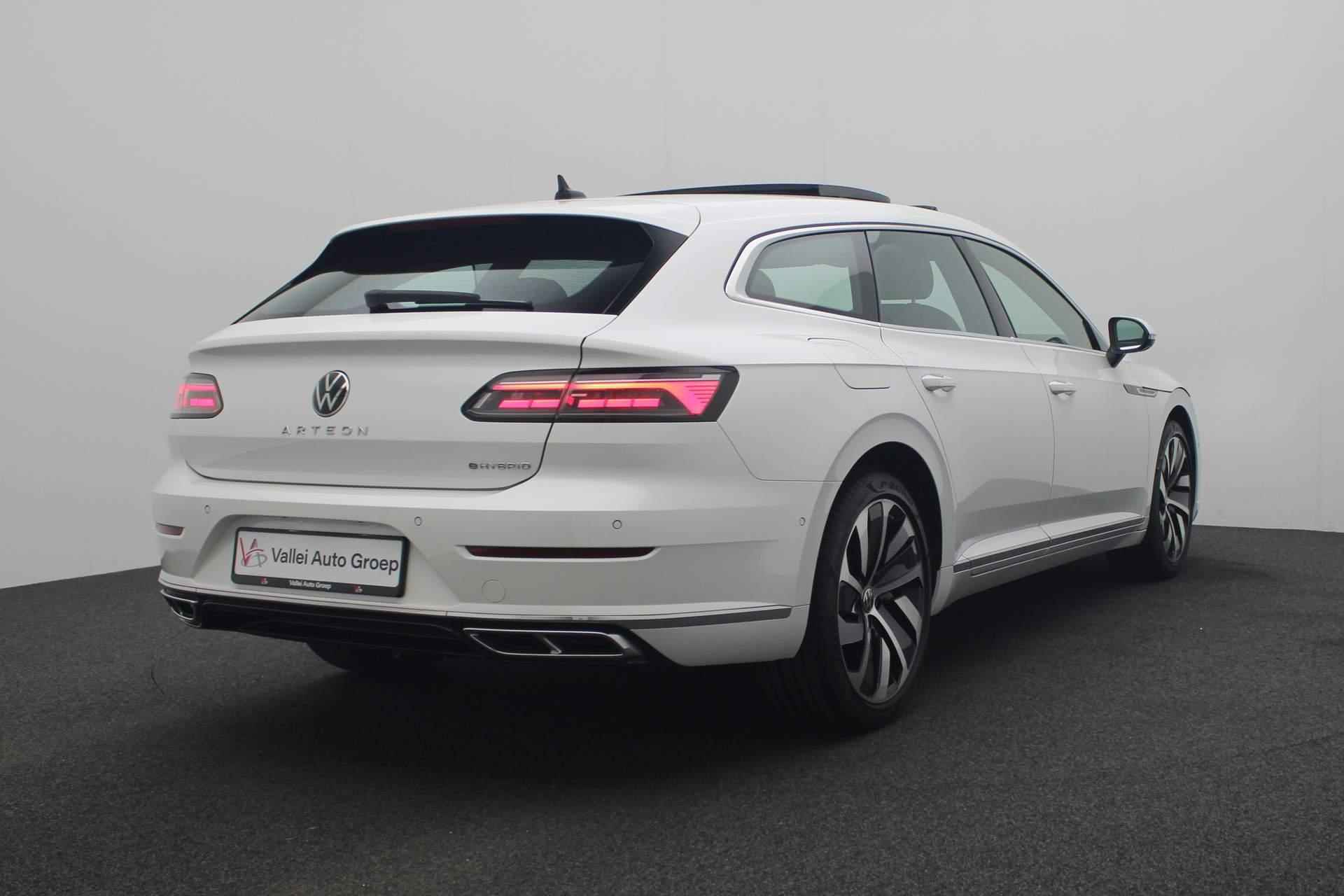 Volkswagen Arteon Shooting Brake 1.4 TSI 218PK DSG eHybrid R-Line Business+ | Pano | Trekhaak | Stoel-/achterbankverwarming | Leder/alcantara | Navi Discover Pro | 360 Camera | Massage - 4/44