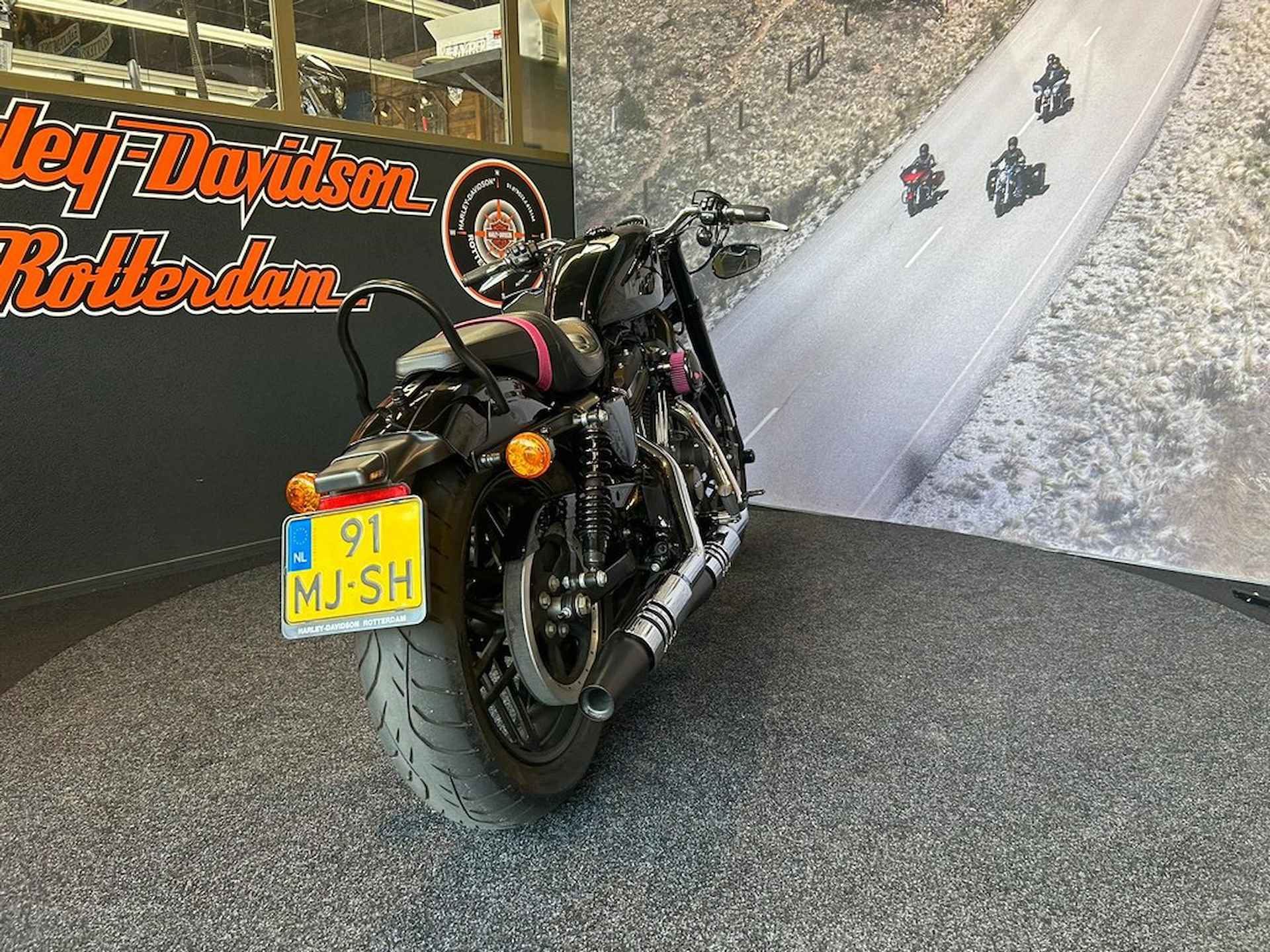 Harley-Davidson XL1200CX Roadster Vivid Black - 6/9