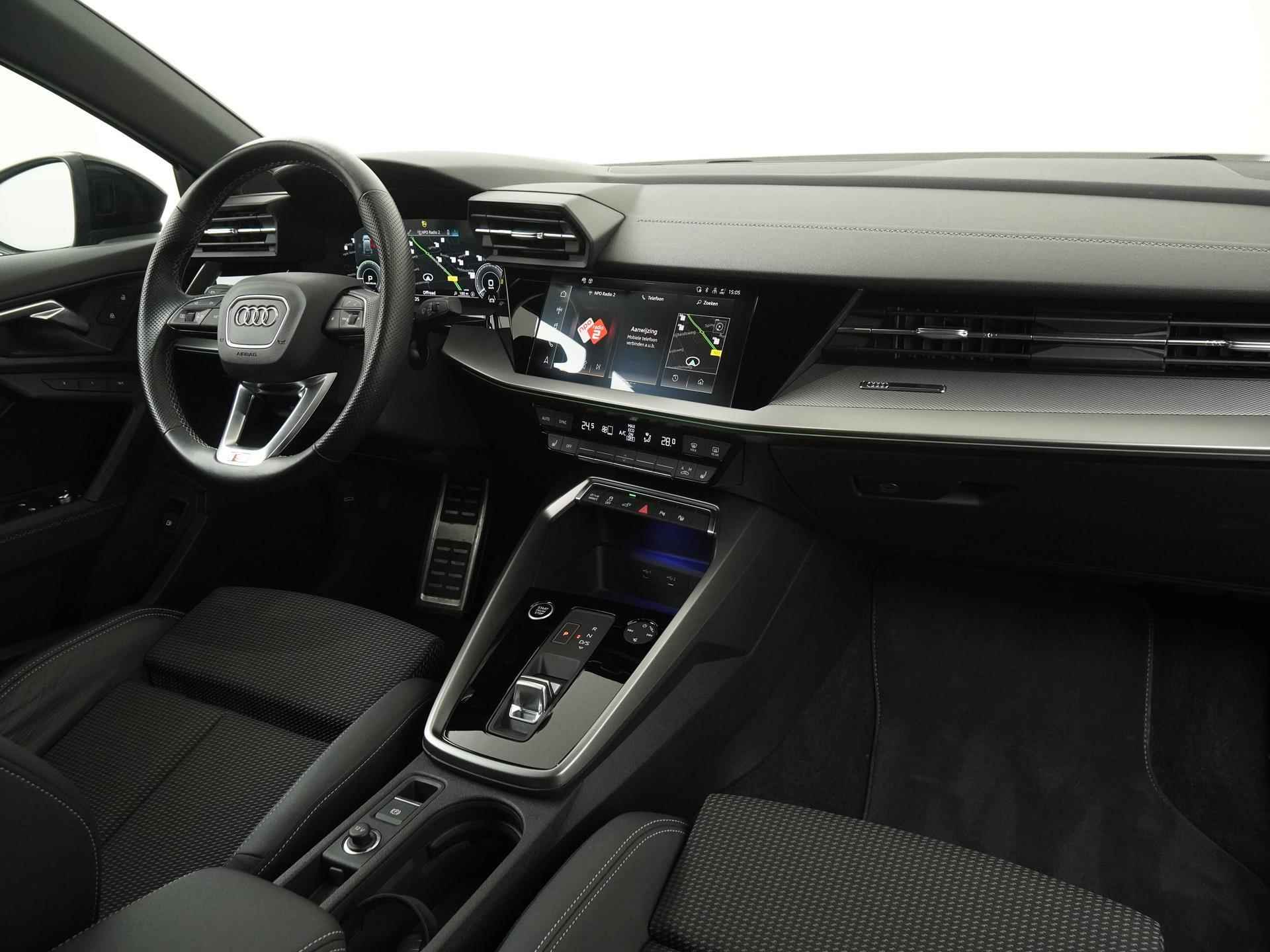 Audi A3 Sportback 45 TFSIe S edition | Head Up | Matrix LED | Stuurverwarming | Zondag Open! - 2/46