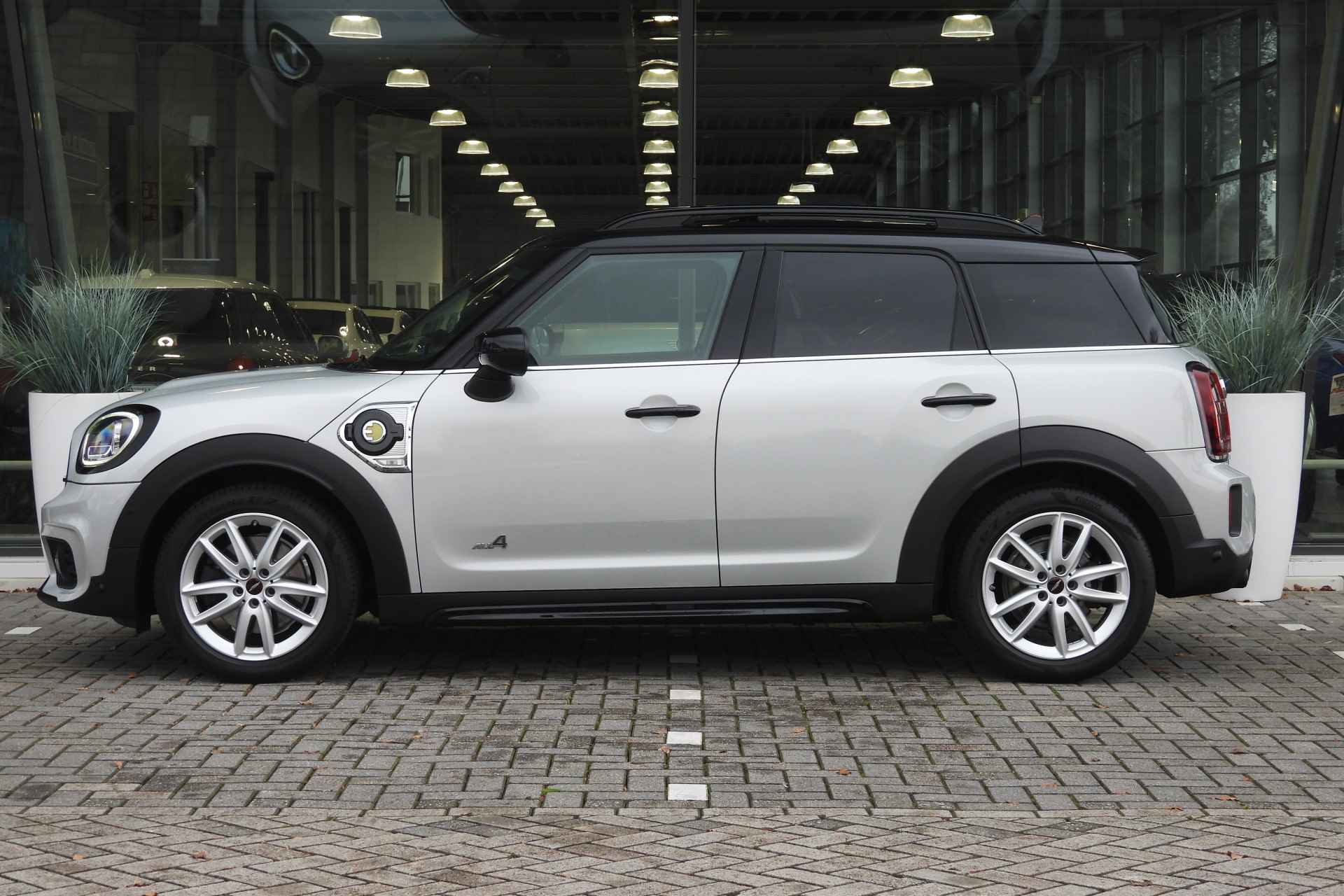 MINI Countryman Cooper SE ALL4 JCW Automaat / Panoramadak / Achteruitrijcamera / Active Cruise Control / Comfort Access / Park Assistant / Stoelverwarming - 5/42