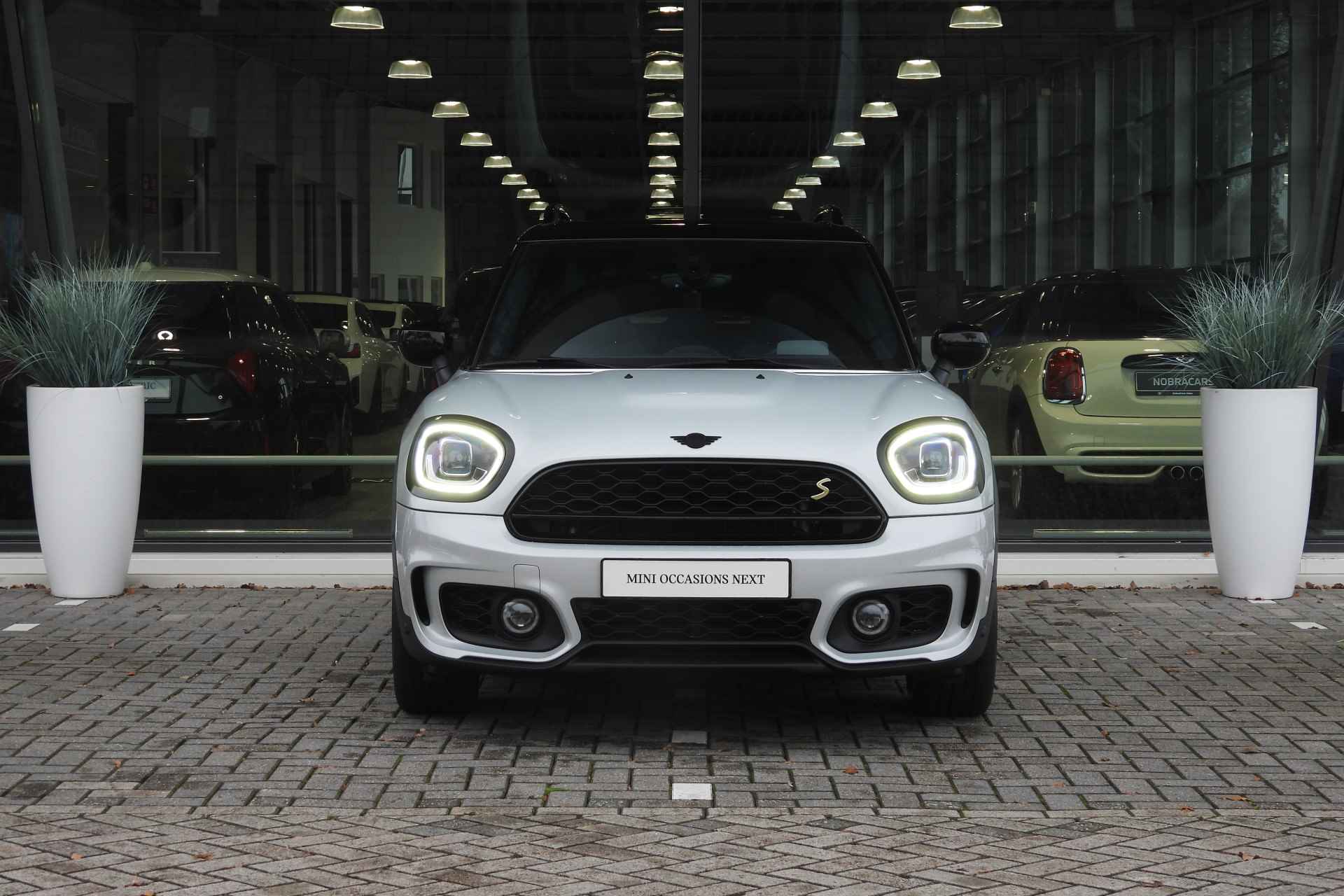 MINI Countryman Cooper SE ALL4 JCW Automaat / Panoramadak / Achteruitrijcamera / Active Cruise Control / Comfort Access / Park Assistant / Stoelverwarming - 7/42