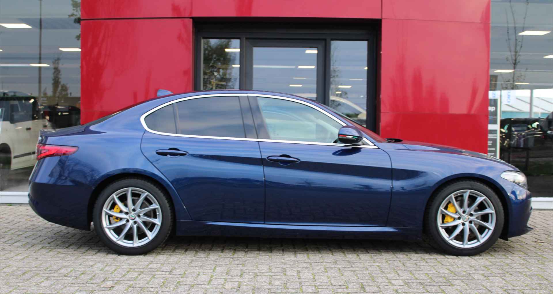 Alfa Romeo Giulia 2.0T Super | Camera + PDC voor en achter | Stoel/stuurwiel verwarming | 18" Velgen - 5/34