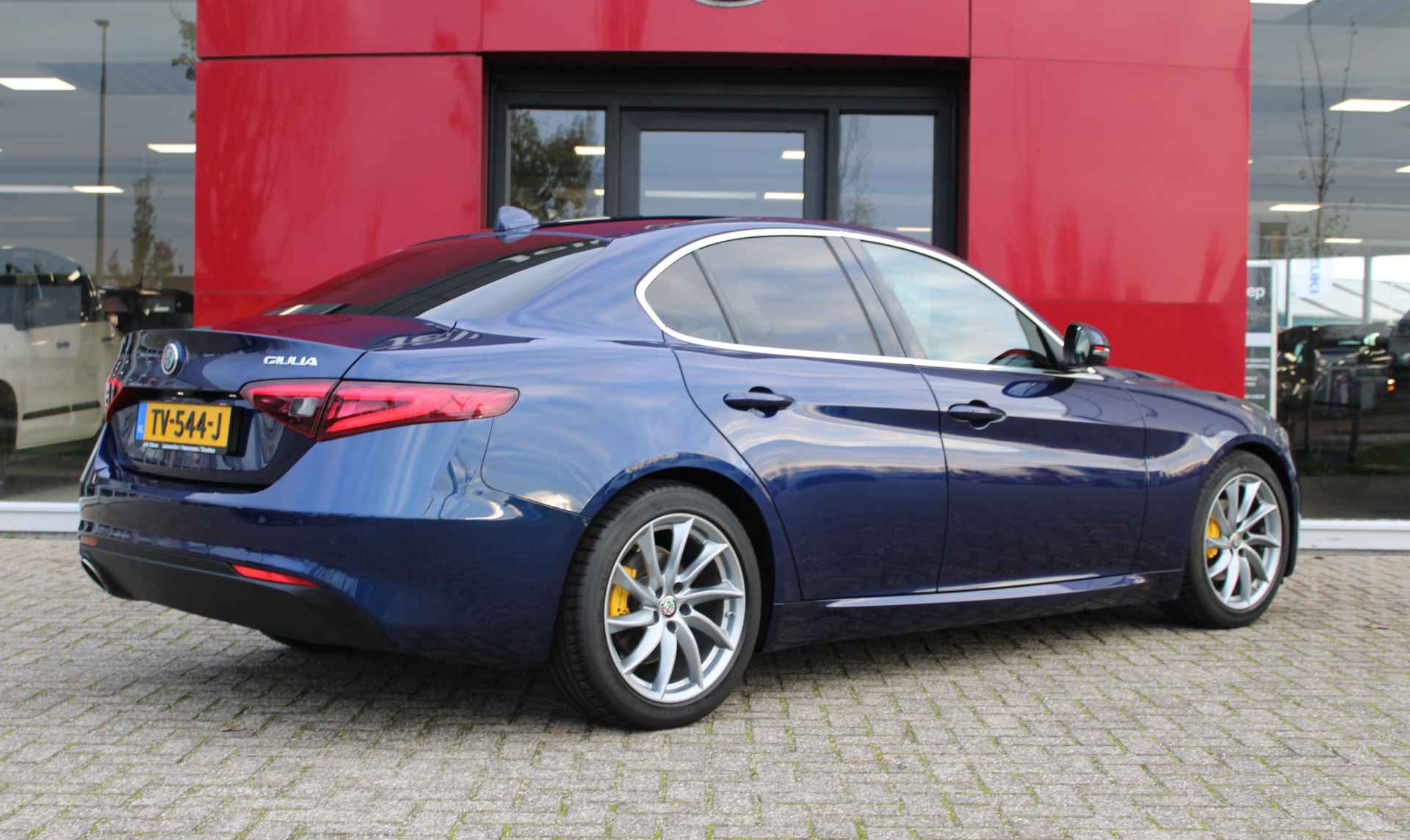 Alfa Romeo Giulia 2.0T Super | Camera + PDC voor en achter | Stoel/stuurwiel verwarming | 18" Velgen - 6/34