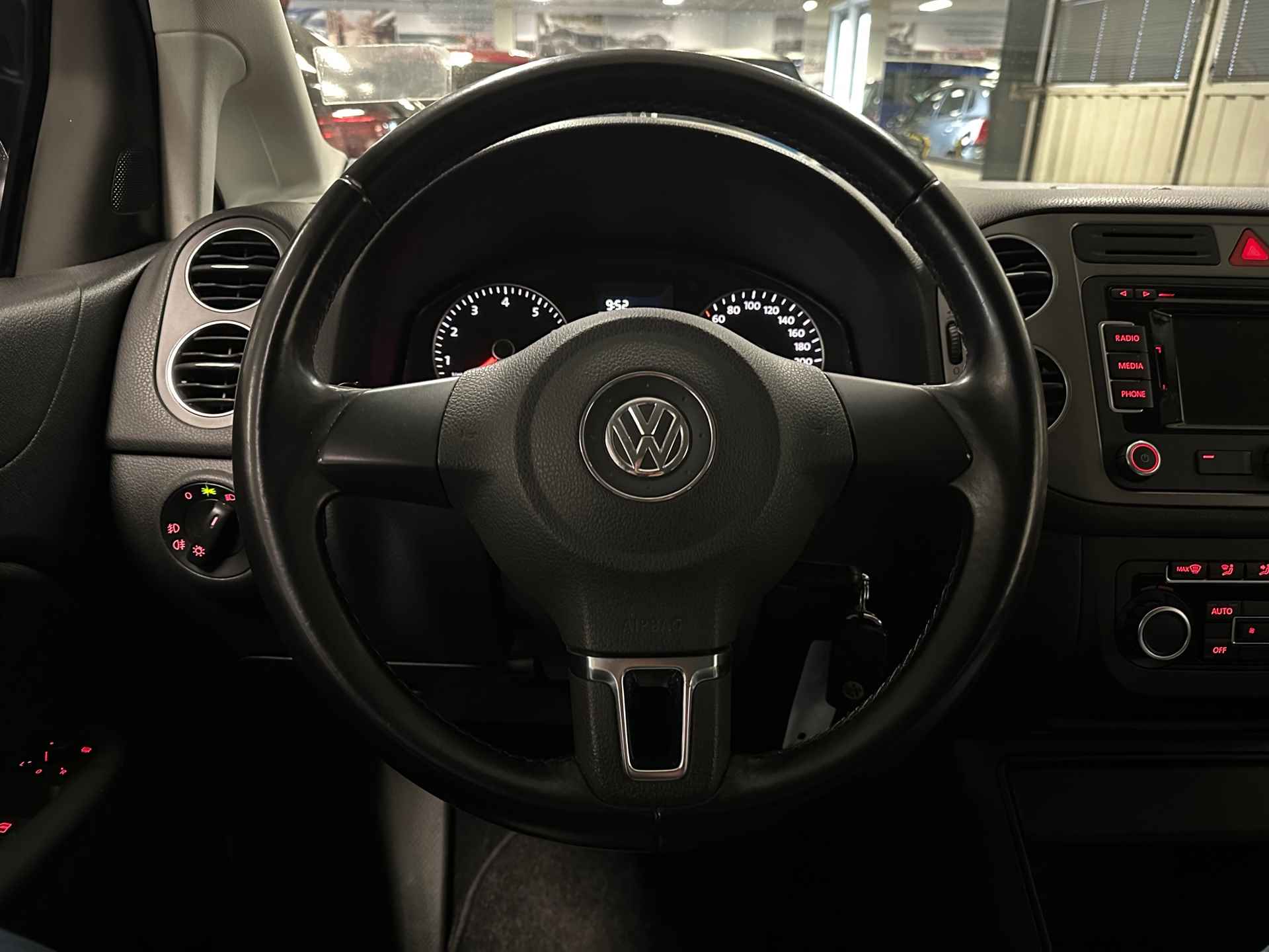 Volkswagen Golf 1.4 TSI Cross * 83.298 km + NAP / Navigatie / Cruise control / 17" LM Velgen / NL Auto * - 14/24