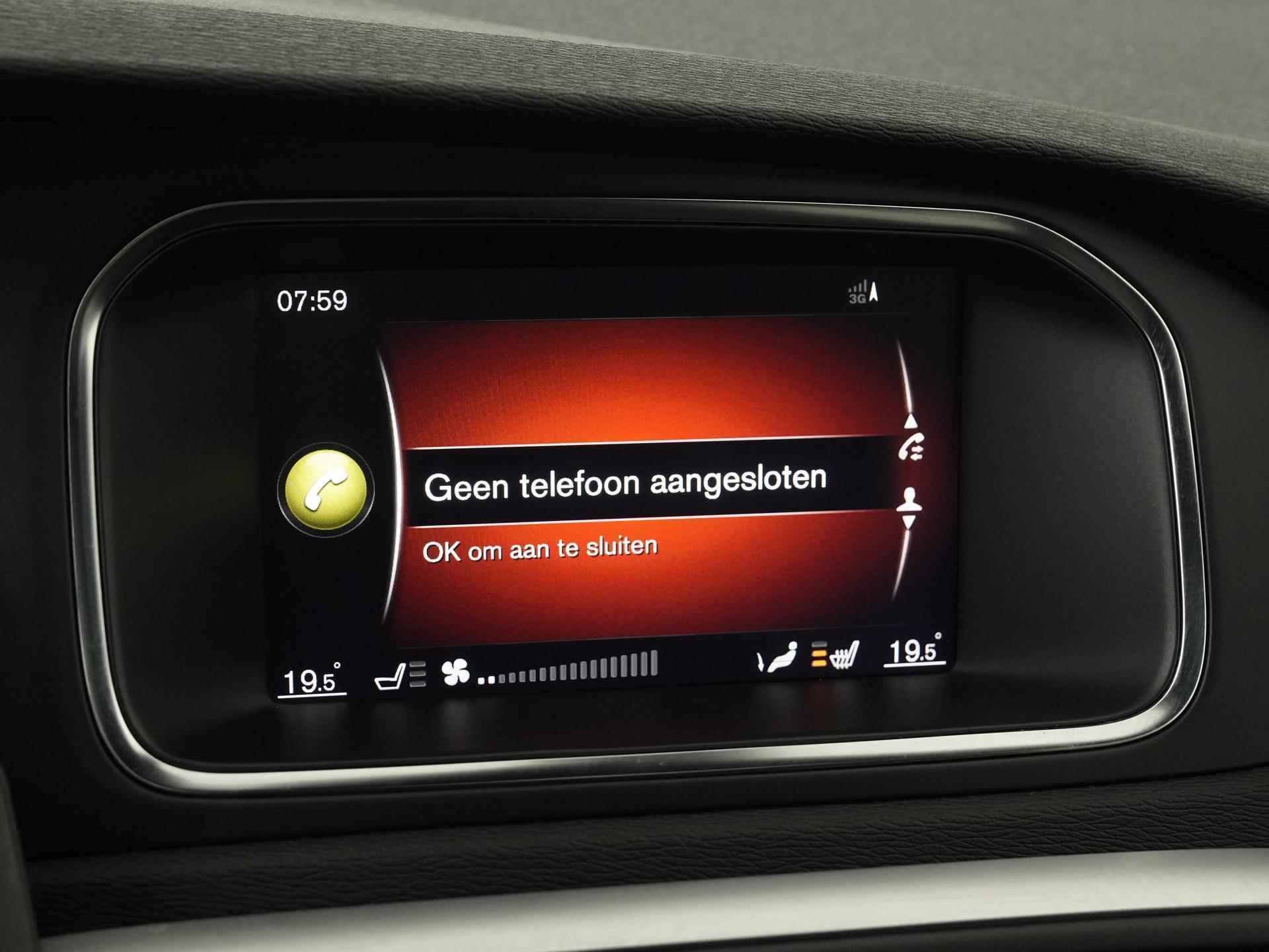 Volvo V40 2.0 T4 Sport R-Design Automaat | Panoramadak | Leder | Zondag Open! - 16/36