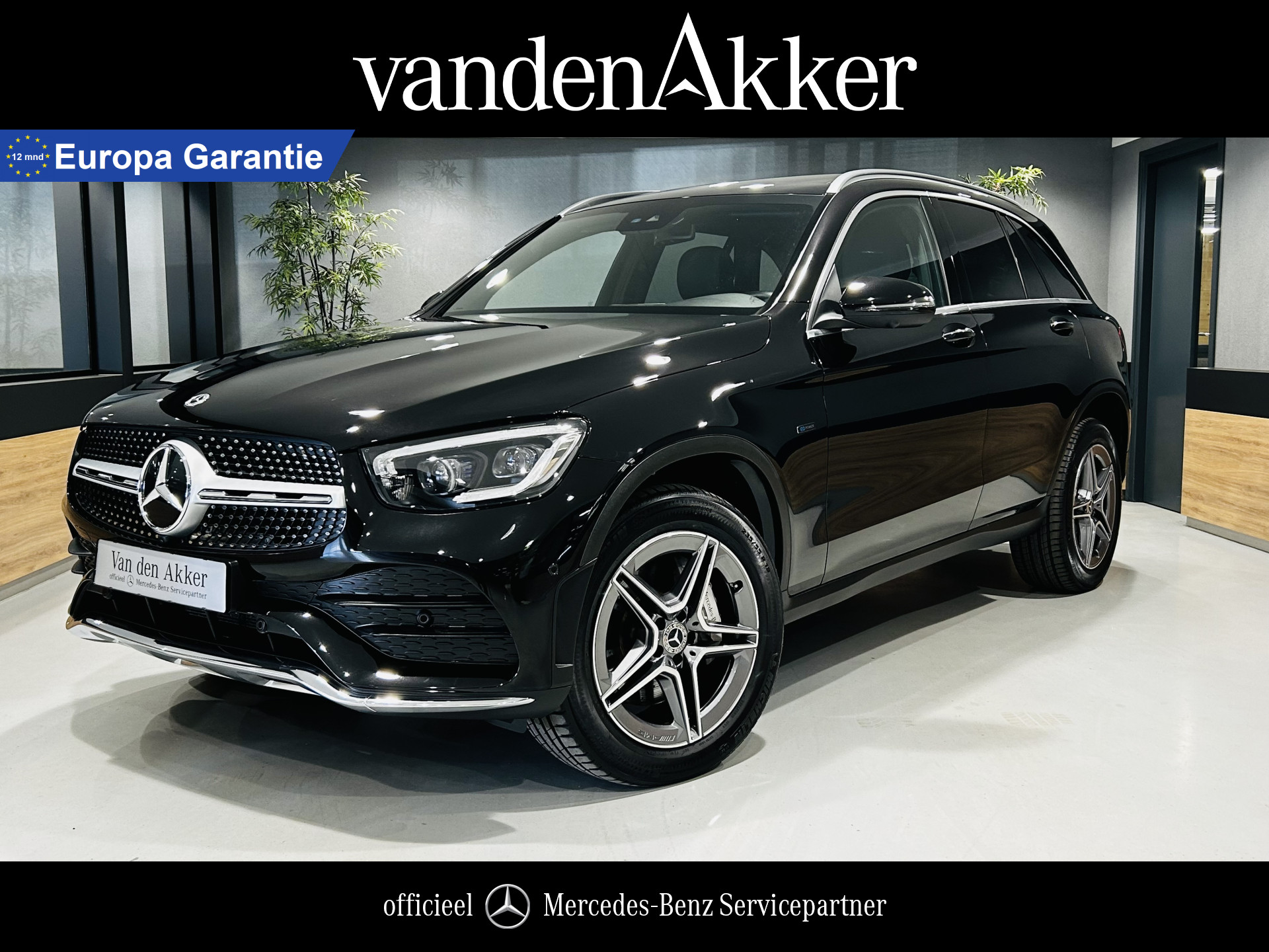 Mercedes-Benz GLC 300e AMG 4Matic // Burmester // Panoramadak // MultiBeam LED // 360 Camera // Digitaal dashbord // Sfeerverlichting bij viaBOVAG.nl