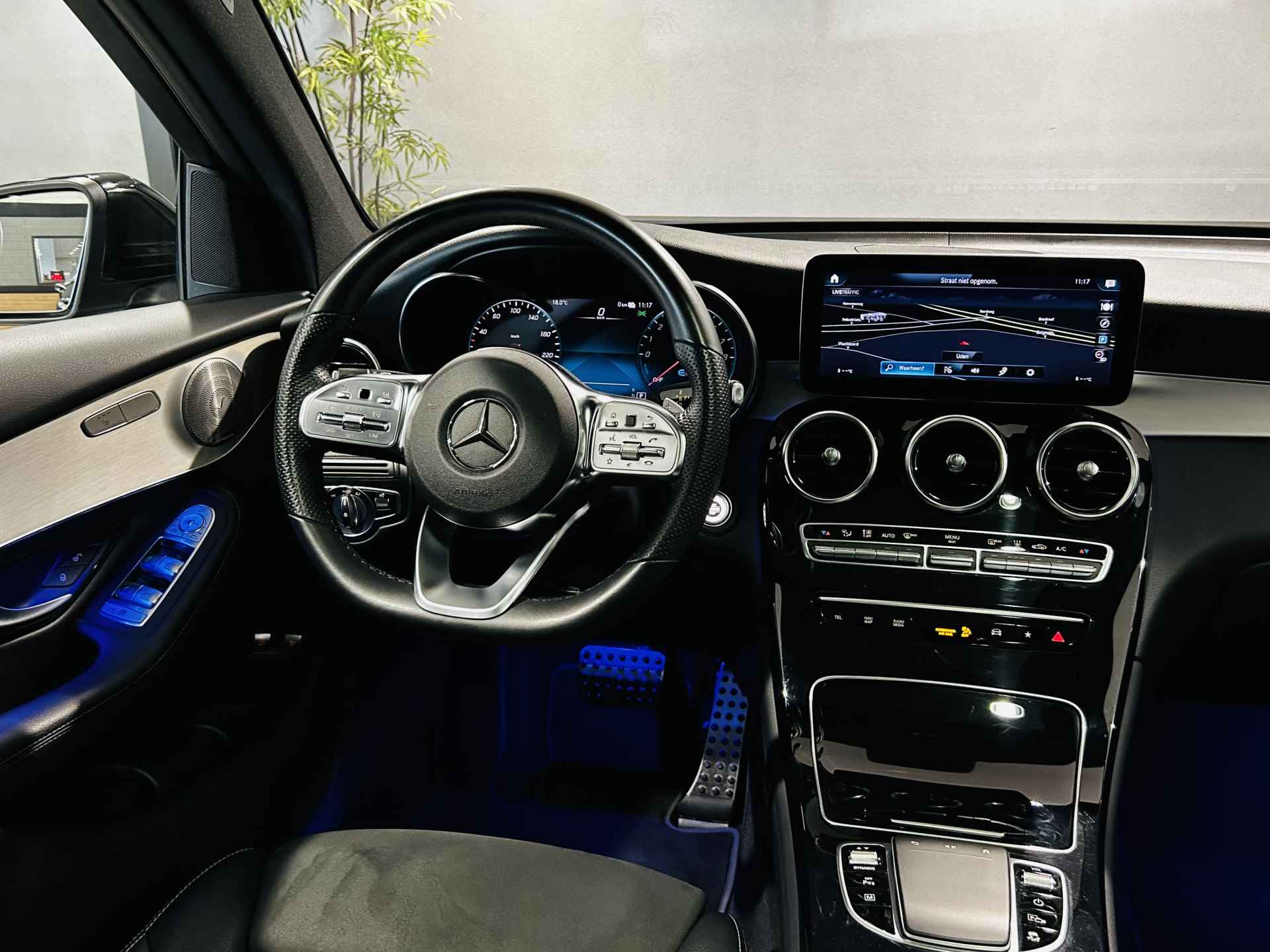 Mercedes-Benz GLC 300e AMG 4Matic // Burmester // Panoramadak // MultiBeam LED // 360 Camera // Digitaal dashbord // Sfeerverlichting - 3/53