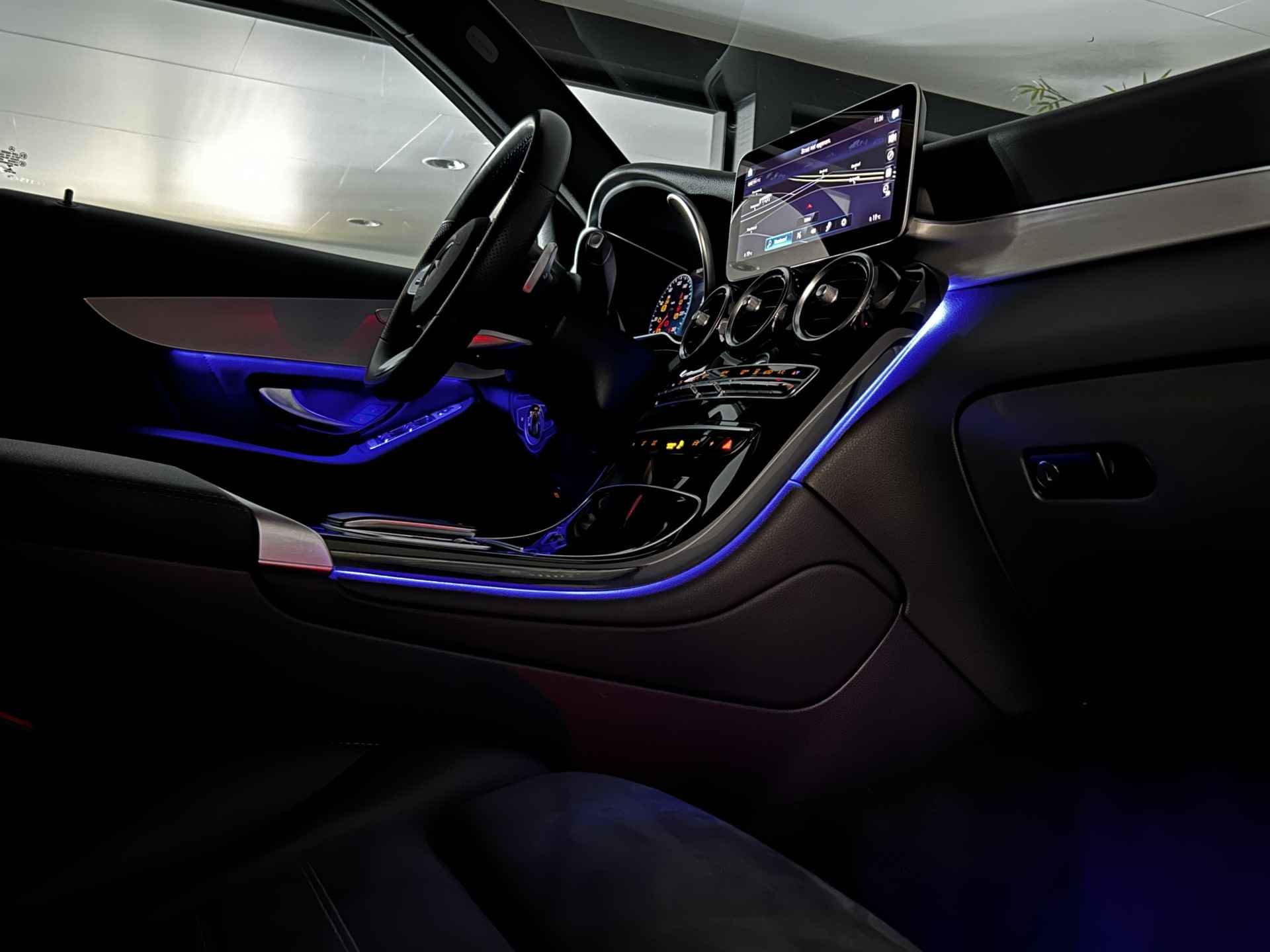 Mercedes-Benz GLC 300e AMG 4Matic // Burmester // Panoramadak // MultiBeam LED // 360 Camera // Digitaal dashbord // Sfeerverlichting - 4/53