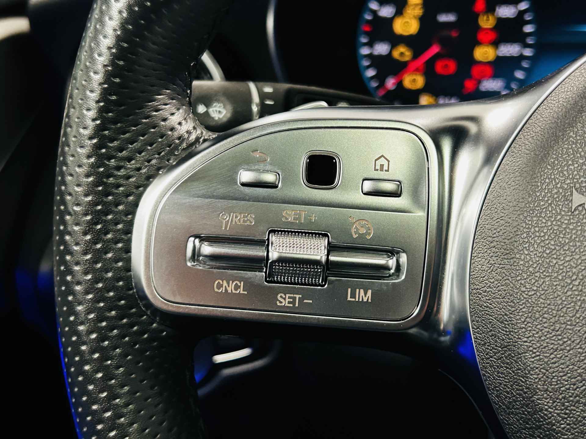 Mercedes-Benz GLC 300e AMG 4Matic // Burmester // Panoramadak // MultiBeam LED // 360 Camera // Digitaal dashbord // Sfeerverlichting - 21/53