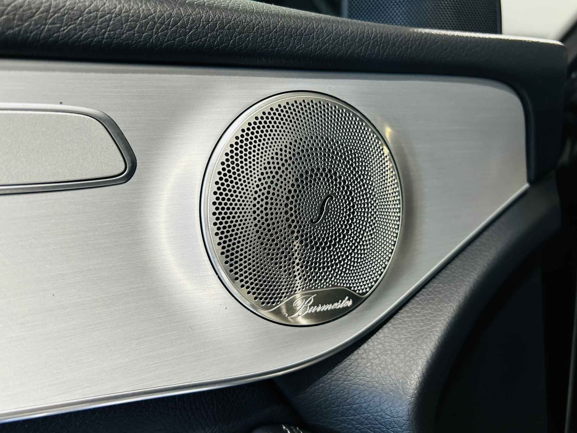 Mercedes-Benz GLC 300e AMG 4Matic // Burmester // Panoramadak // MultiBeam LED // 360 Camera // Digitaal dashbord // Sfeerverlichting - 32/53