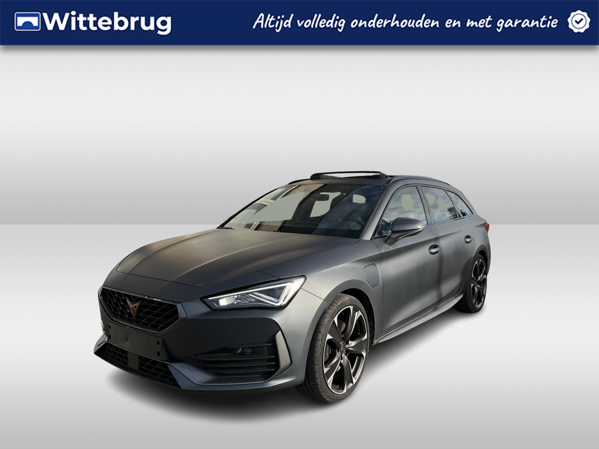 CUPRA Leon Sportstourer 1.4 e-Hybrid VZ Black Edition / AUTOMAAT/ 245 PK/ PANO/ EXCLUSIEVE LAK/ CAMERA/ PARK. SENSOREN/ LEDEREN MEMORY SEATS/ DCC/ DODE HOEK/ KEYLESS/ MATRIX/ STOEL-STUURVERWARM./ ADAPT. CRUISE/ APP-CONNECT/ NAVI/ CLIMA/ DAB