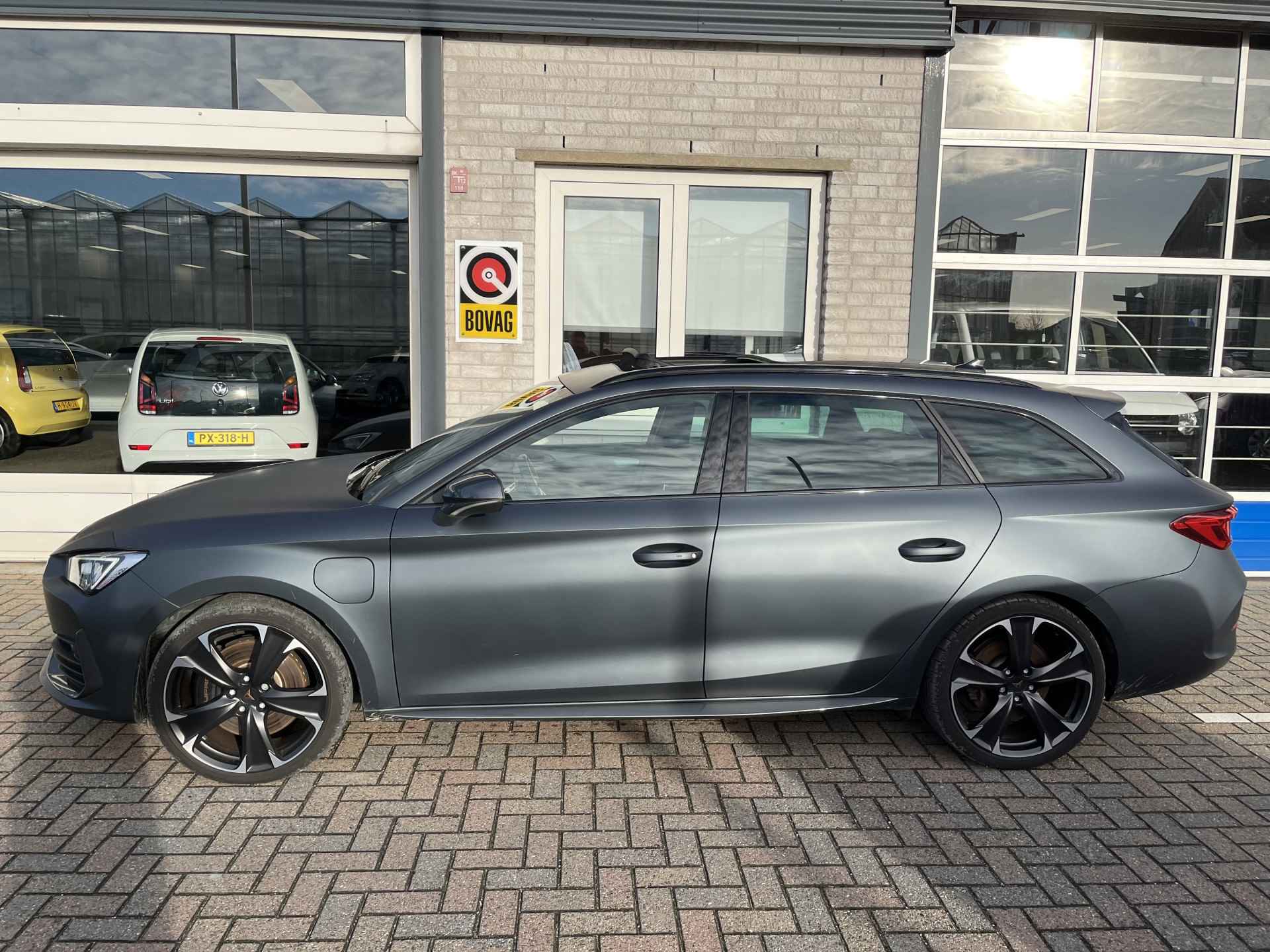 CUPRA Leon Sportstourer 1.4 e-Hybrid VZ Black Edition / AUTOMAAT/ 245 PK/ PANO/ EXCLUSIEVE LAK/ CAMERA/ PARK. SENSOREN/ LEDEREN MEMORY SEATS/ DCC/ DODE HOEK/ KEYLESS/ MATRIX/ STOEL-STUURVERWARM./ ADAPT. CRUISE/ APP-CONNECT/ NAVI/ CLIMA/ DAB - 3/43