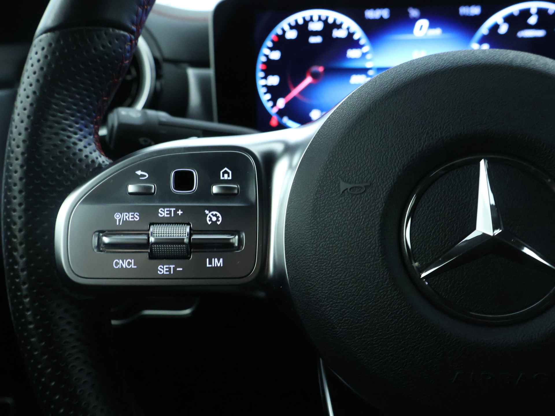 Mercedes-Benz CLA-Klasse 220 Advantage AMG | Navigatie | Camera | 5 spaaks lichtmetalen | MBUX wide screen | Navigatie | parking support | Inclusief 24 maanden MB Certified garantie voor Europa. - 21/46