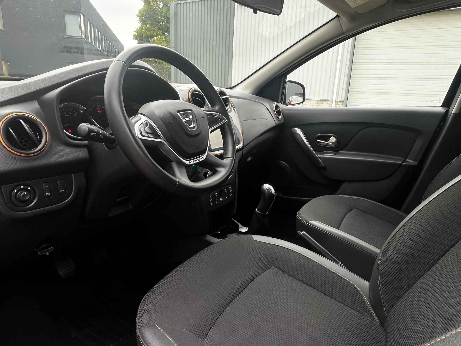 Dacia Sandero 0.9 TCe SL Stepway / Dealer Onderhouden / Camera / Navigatie / Lichtmetalen Velgen / Cruise Control / Airco / - 16/37